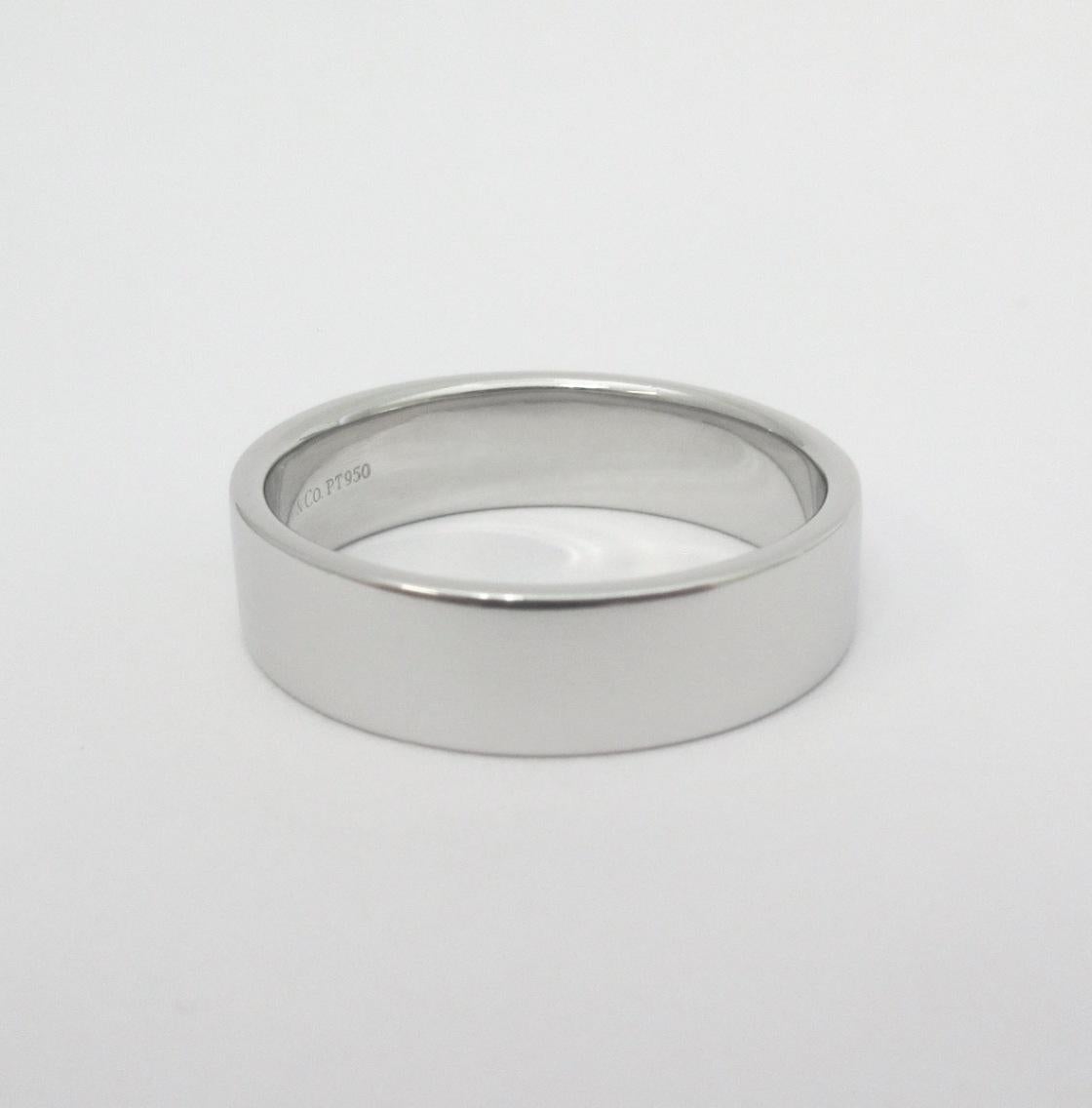 TIFFANY & Co. Anillo Platinum 6mm Esencial Plano 10 en venta 2