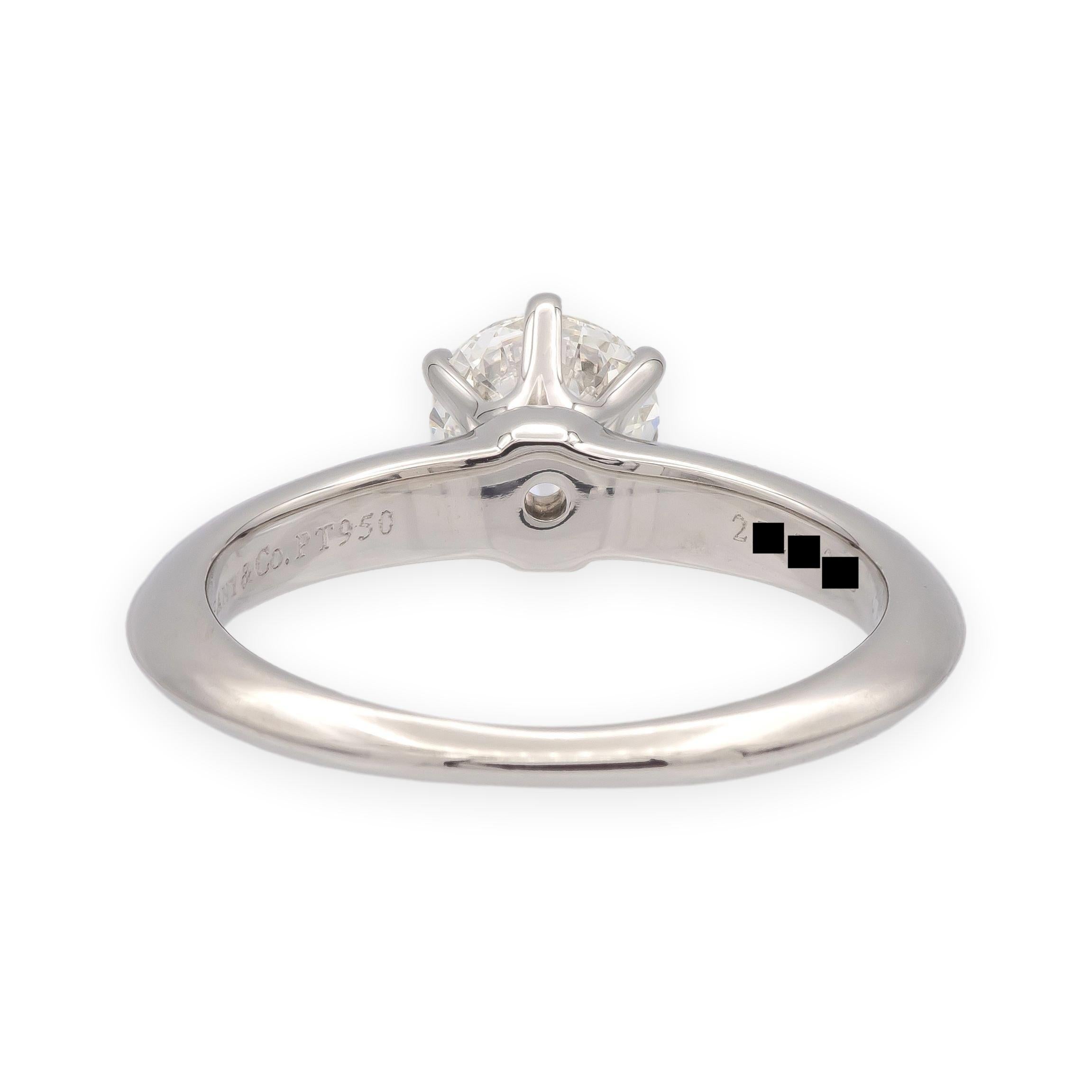 Taglio brillante Tiffany & Co. Anello di fidanzamento solitario con diamante rotondo in platino da 0,71 ct I VS2 in vendita