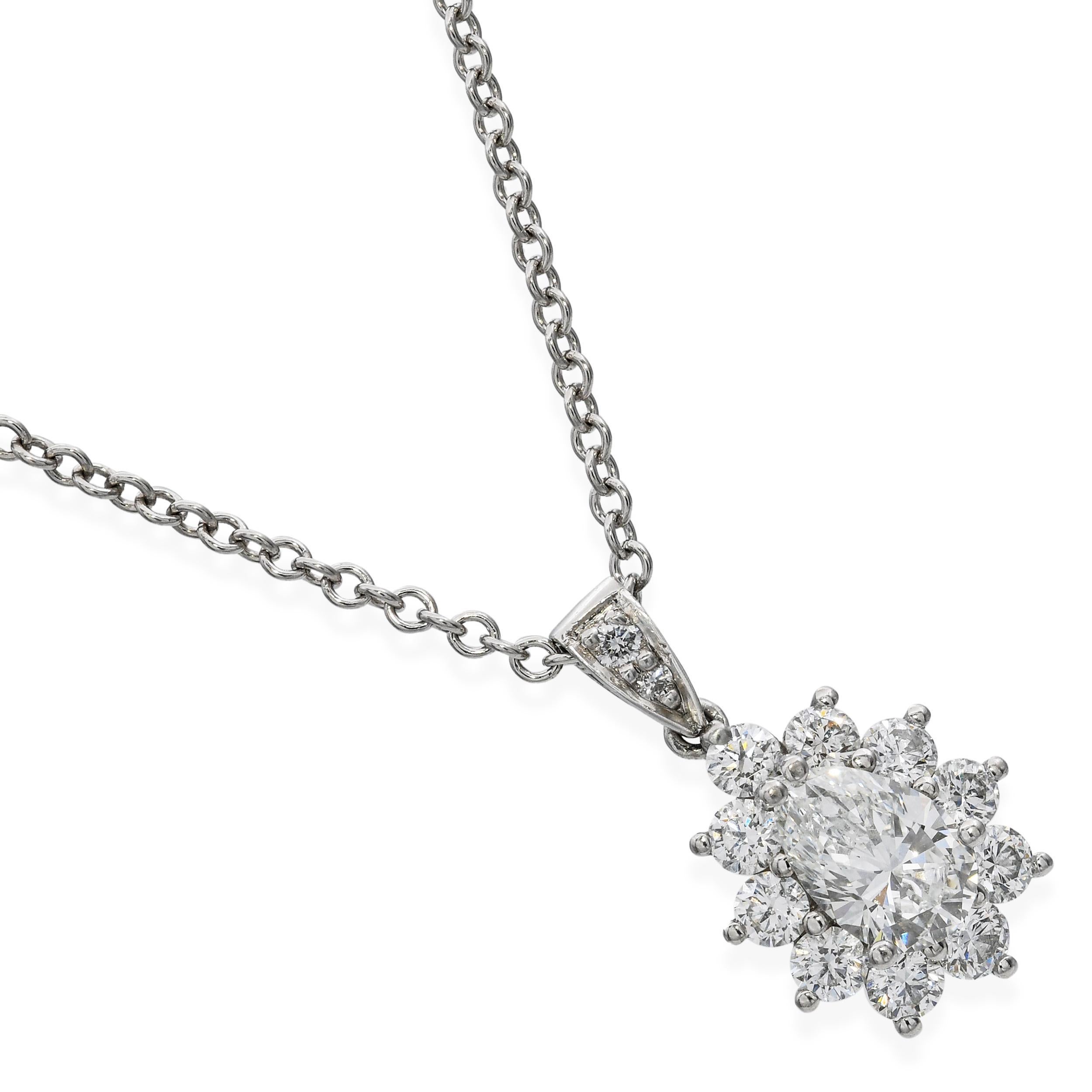 Tiffany & Co. Collier pendentif halo en platine avec diamant en forme de poire de 0,83ct G VS1 en vente 1