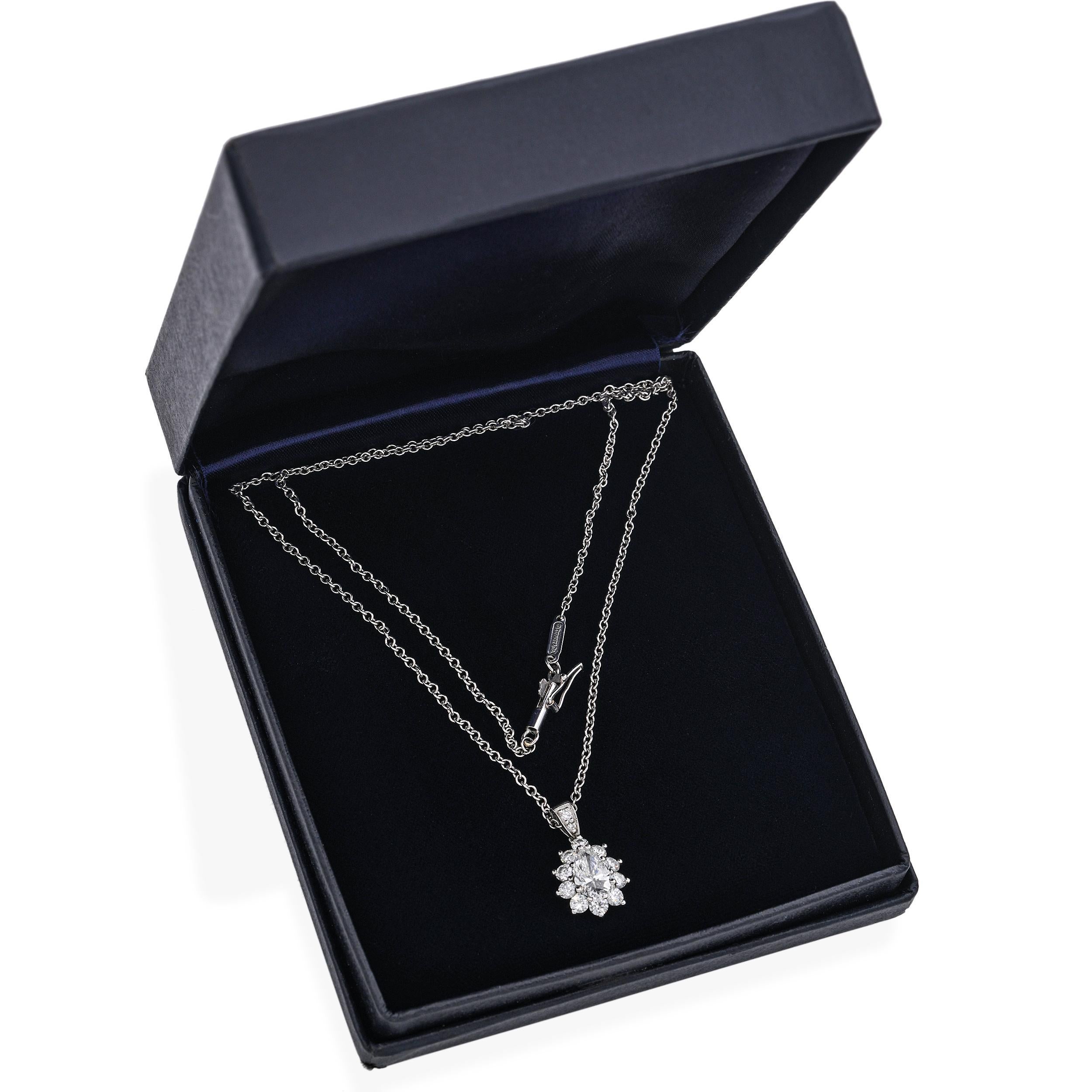 Tiffany & Co. Collier pendentif halo en platine avec diamant en forme de poire de 0,83ct G VS1 en vente 3