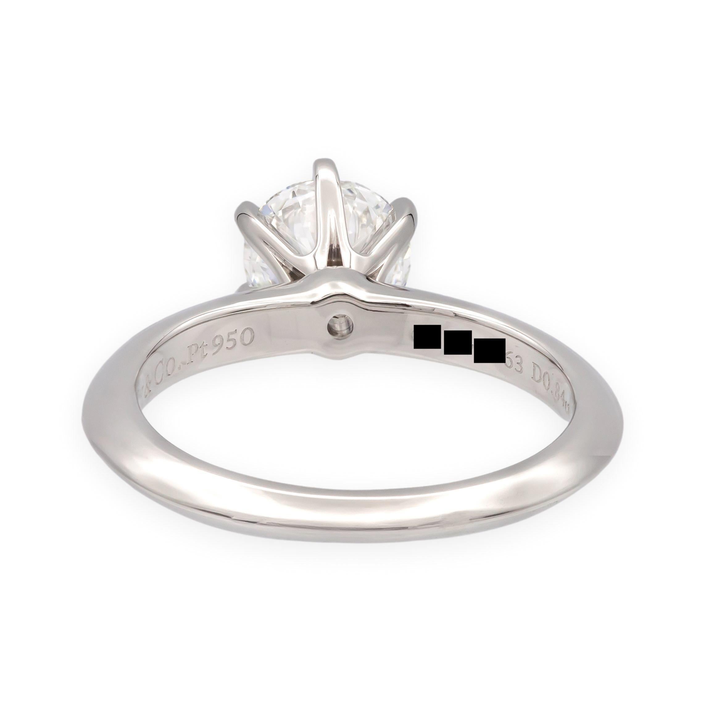 Taille brillant Tiffany & Co. Bague de fiançailles solitaire en platine avec diamant rond de 0,84 ct F VS1 en vente