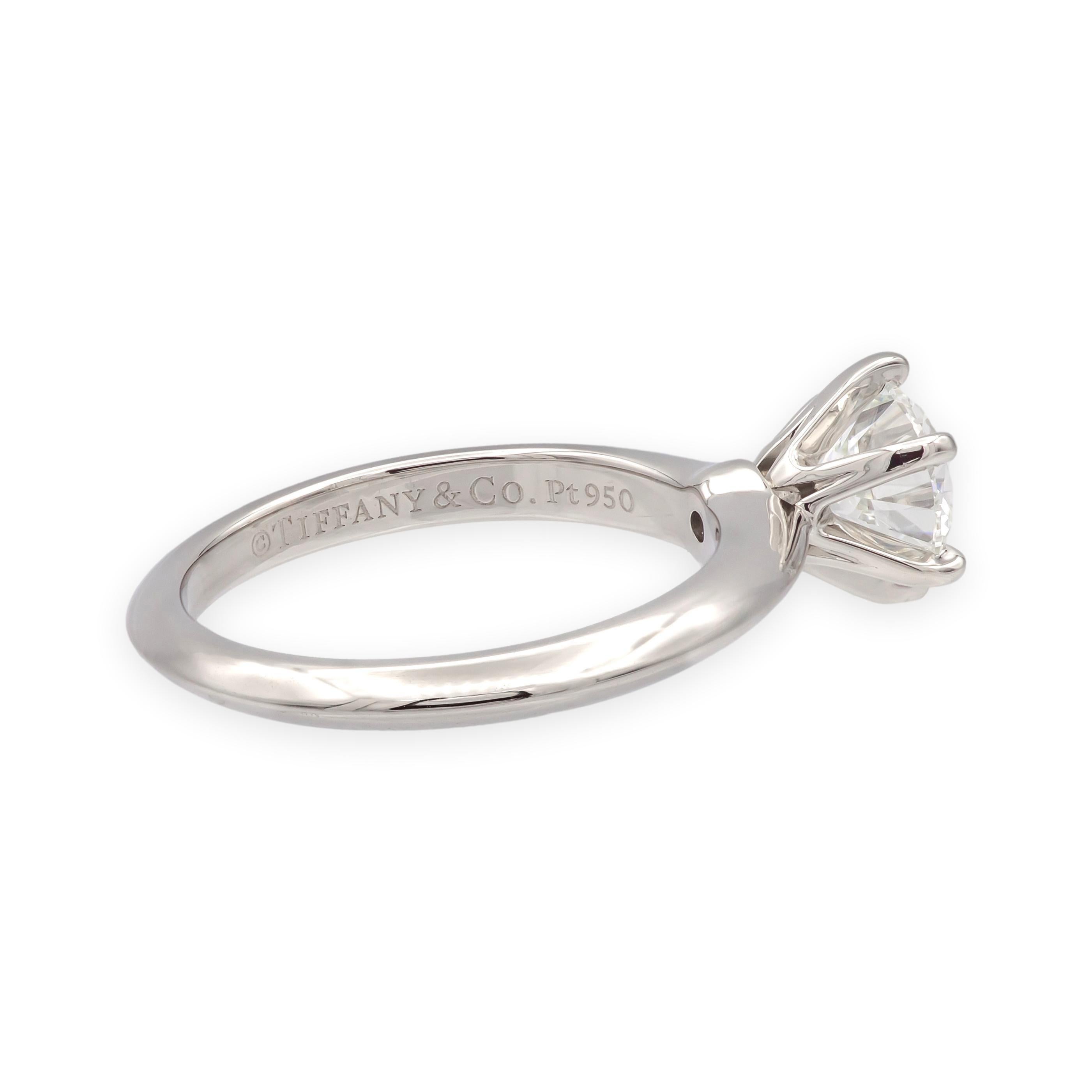 Tiffany & Co. Bague de fiançailles solitaire en platine avec diamant rond de 0,84 ct F VS1 Excellent état - En vente à New York, NY