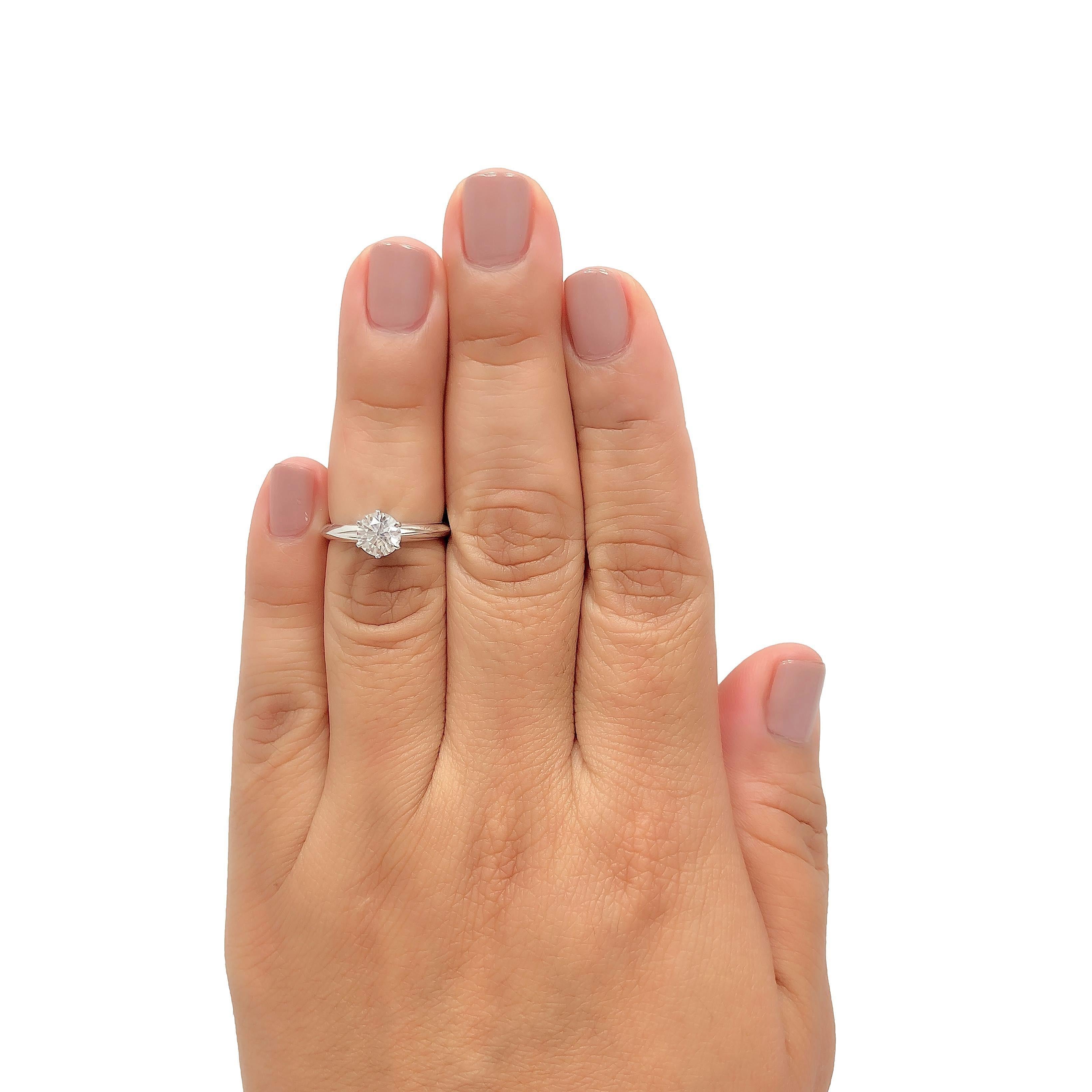 Tiffany & Co. Bague de fiançailles solitaire en platine avec diamant rond de 0,84 ct F VS1 en vente 1