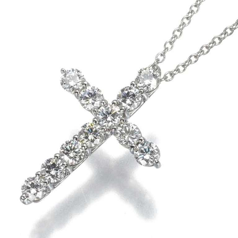 Taille ronde TIFFANY & Co. Collier croix en platine avec diamant de 0,90 ct, taille moyenne