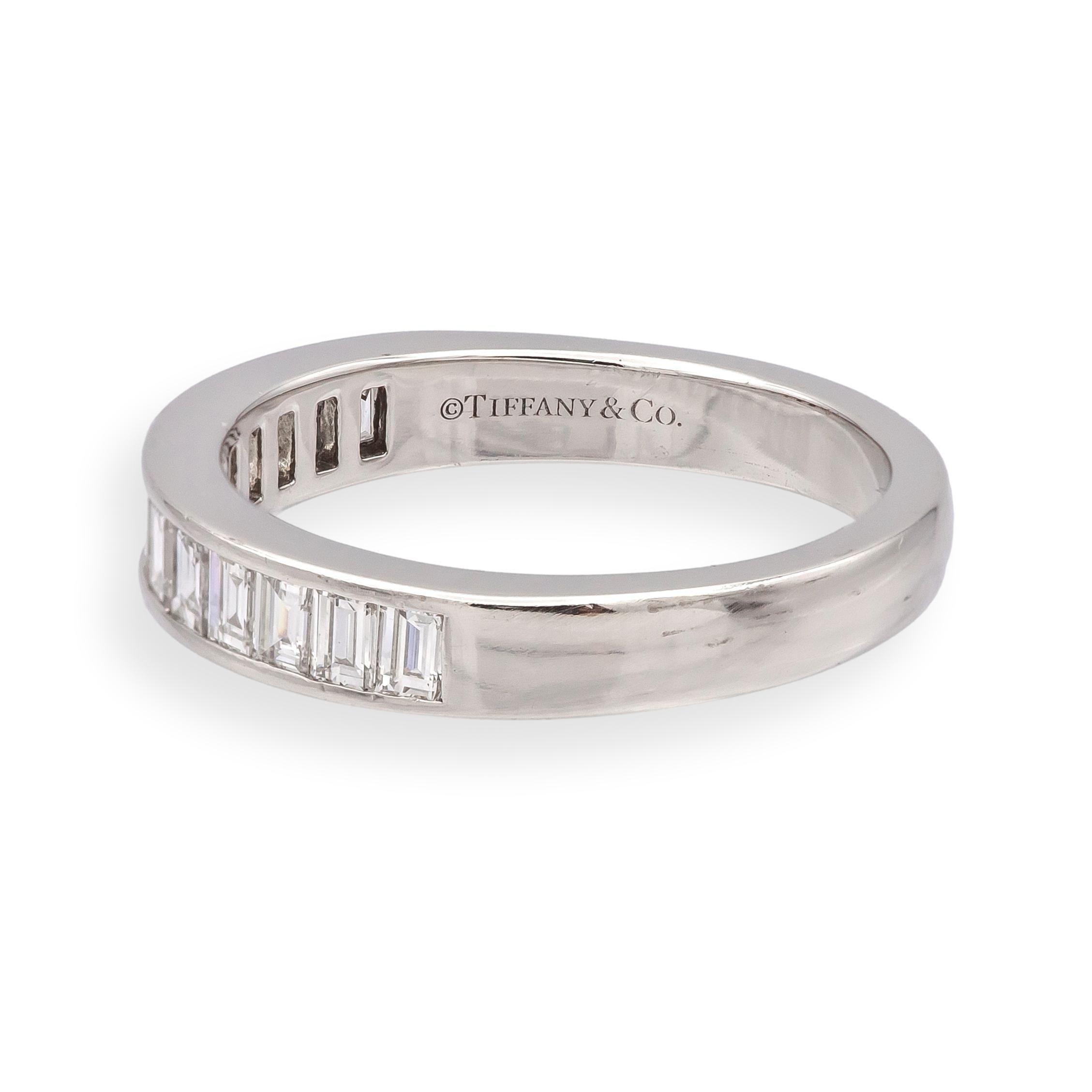 Contemporain Tiffany & Co. Bague Channel Channel en platine avec diamant baguette de 0,90ct F VS Taille 8.5 en vente