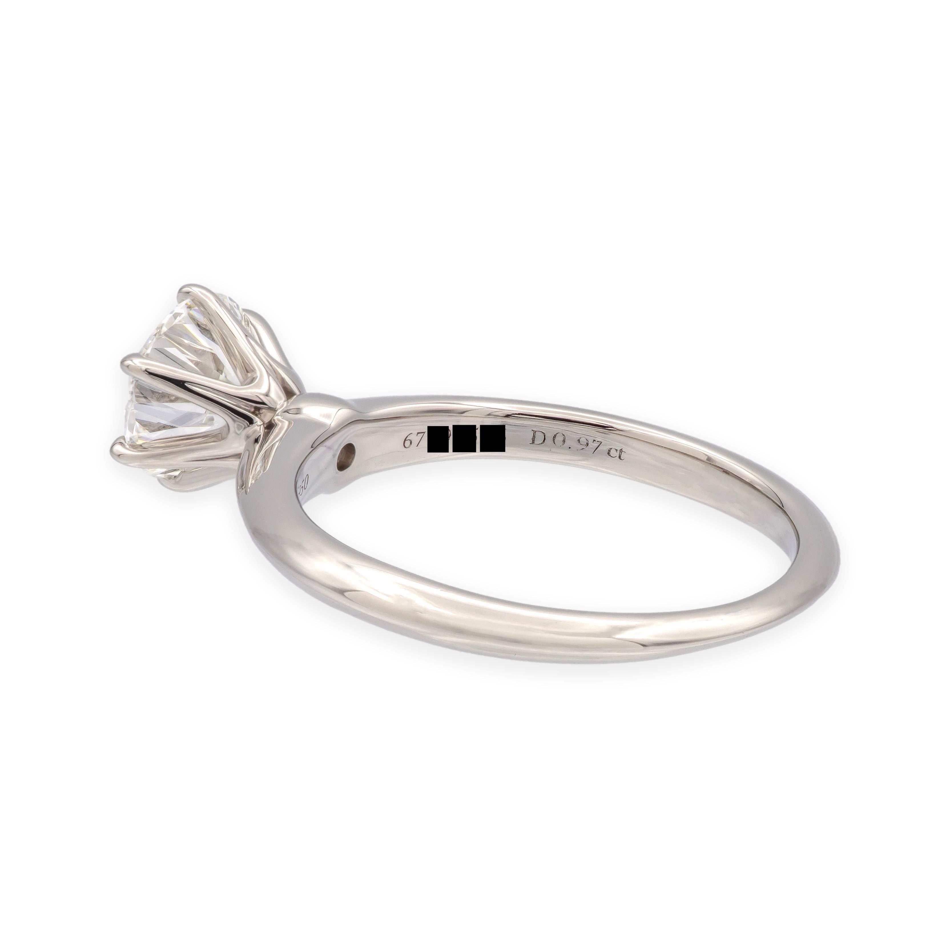 Contemporaneo Tiffany & Co. Anello di fidanzamento solitario con diamante rotondo in platino da 0,97 ct F VVS2 in vendita