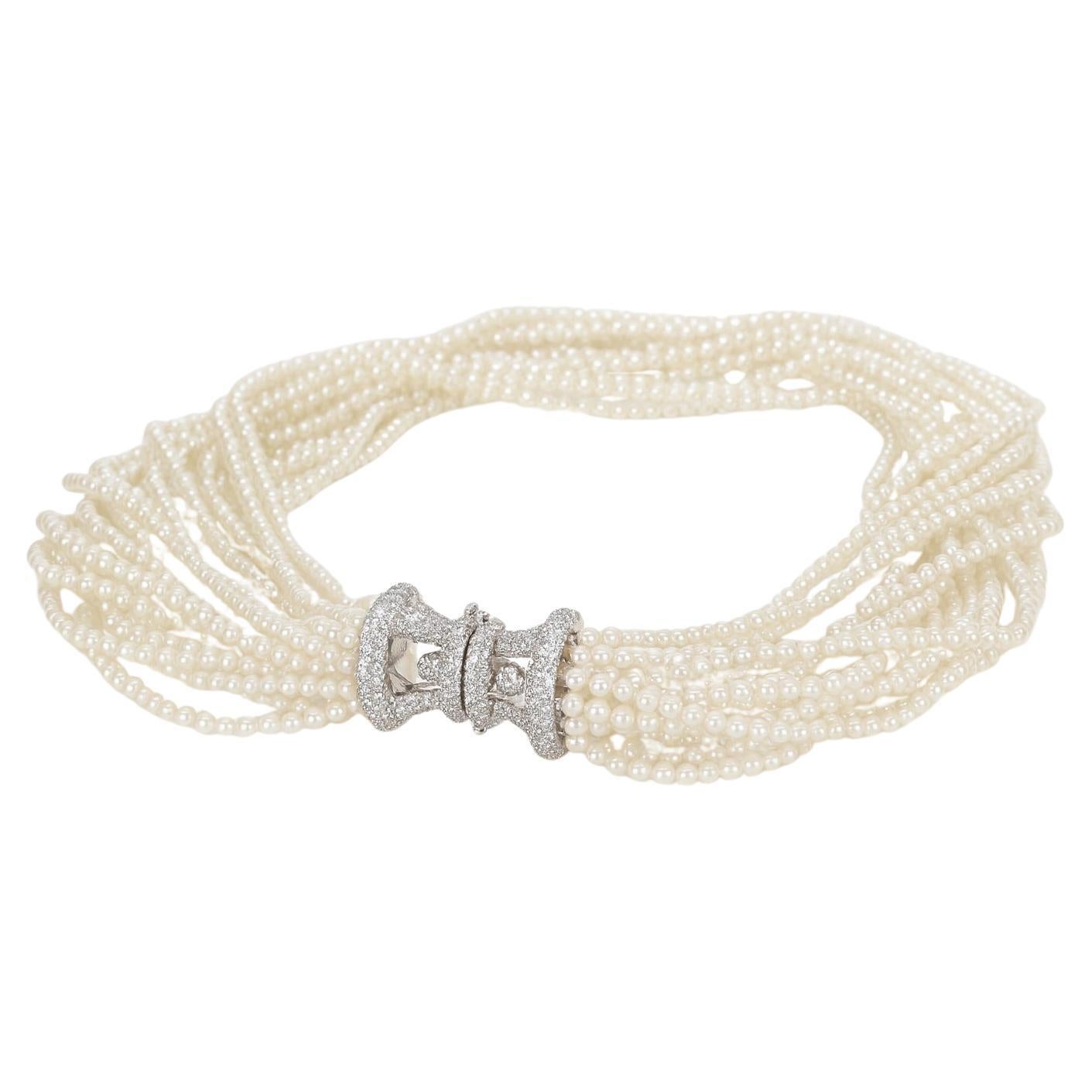 Tiffany & Co. Collier multibrins en platine avec perles d'Akoya et diamants - 4,20 carats

Création extraordinaire de Tiffany & Co, cet élégant collier multibrins capture l'essence d'une sophistication intemporelle avec une harmonie parfaite de