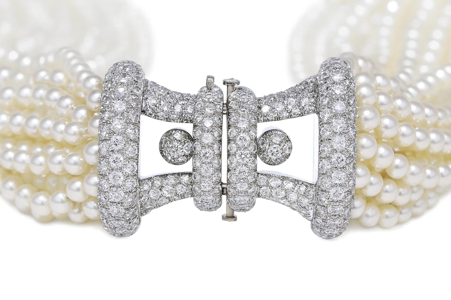Tiffany & Co. Collier multibrins en platine avec perles d'Akoya et diamants - 4,20 carats Unisexe en vente