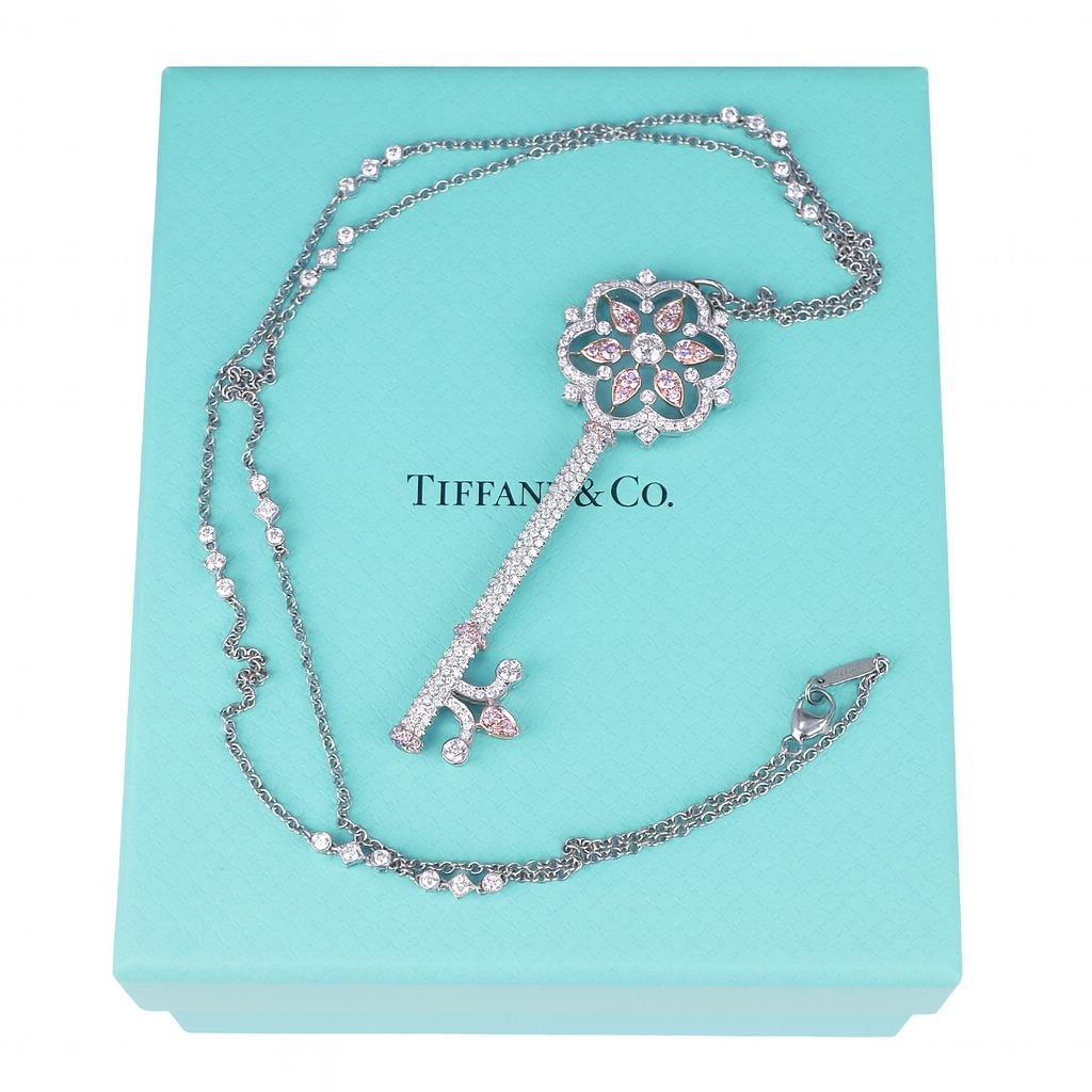 Taglio a goccia Tiffany & Co. Ciondolo in platino e oro rosa 18 carati con diamante rosa e bianco in vendita
