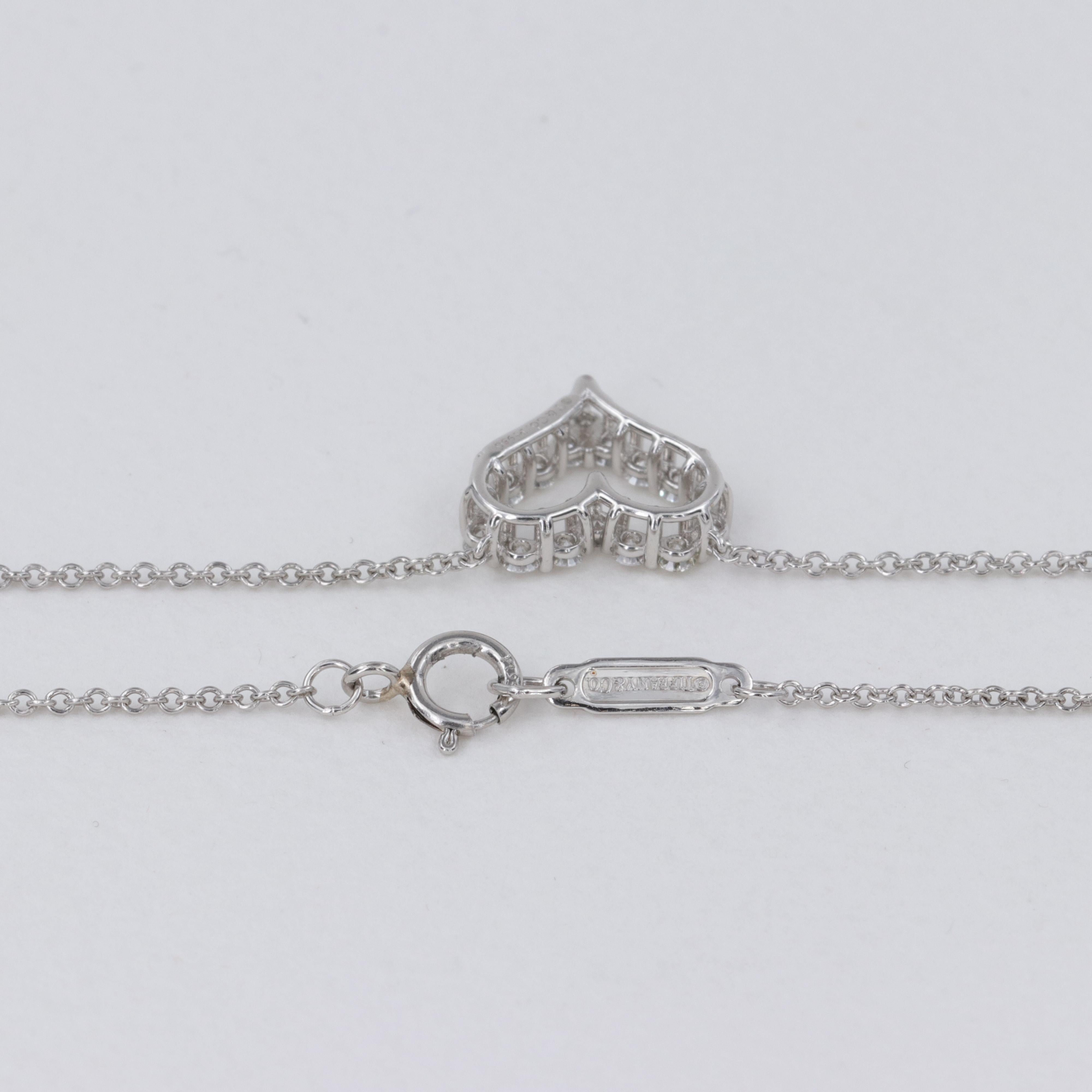 Tiffany & Co. Collier pendentif cœur en platine et diamants Unisexe en vente