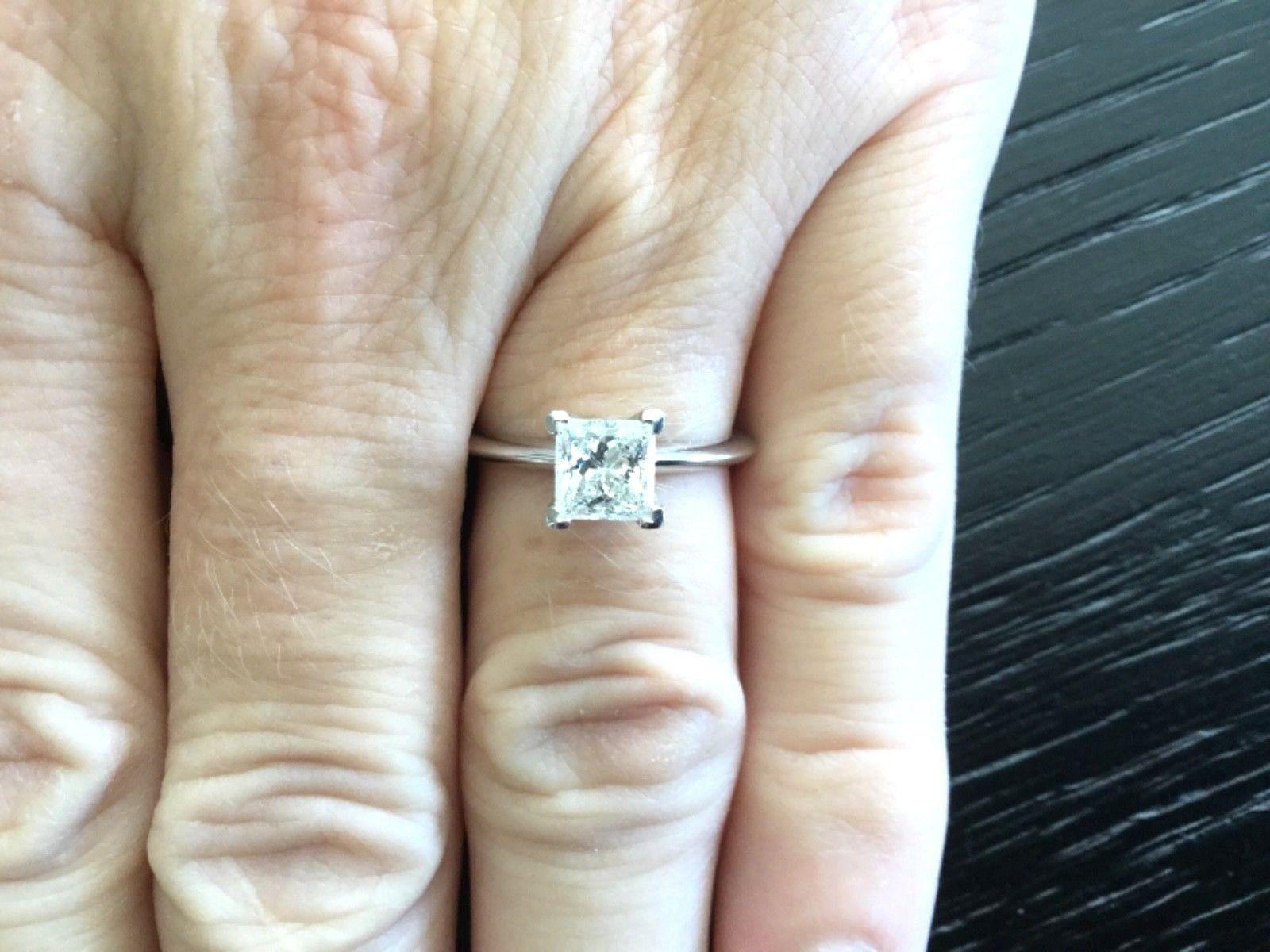 Tiffany & Co. Platinum and Diamond Princess Cut Engagement Ring 1.00 Carat I VS1 im Zustand „Hervorragend“ in Middletown, DE