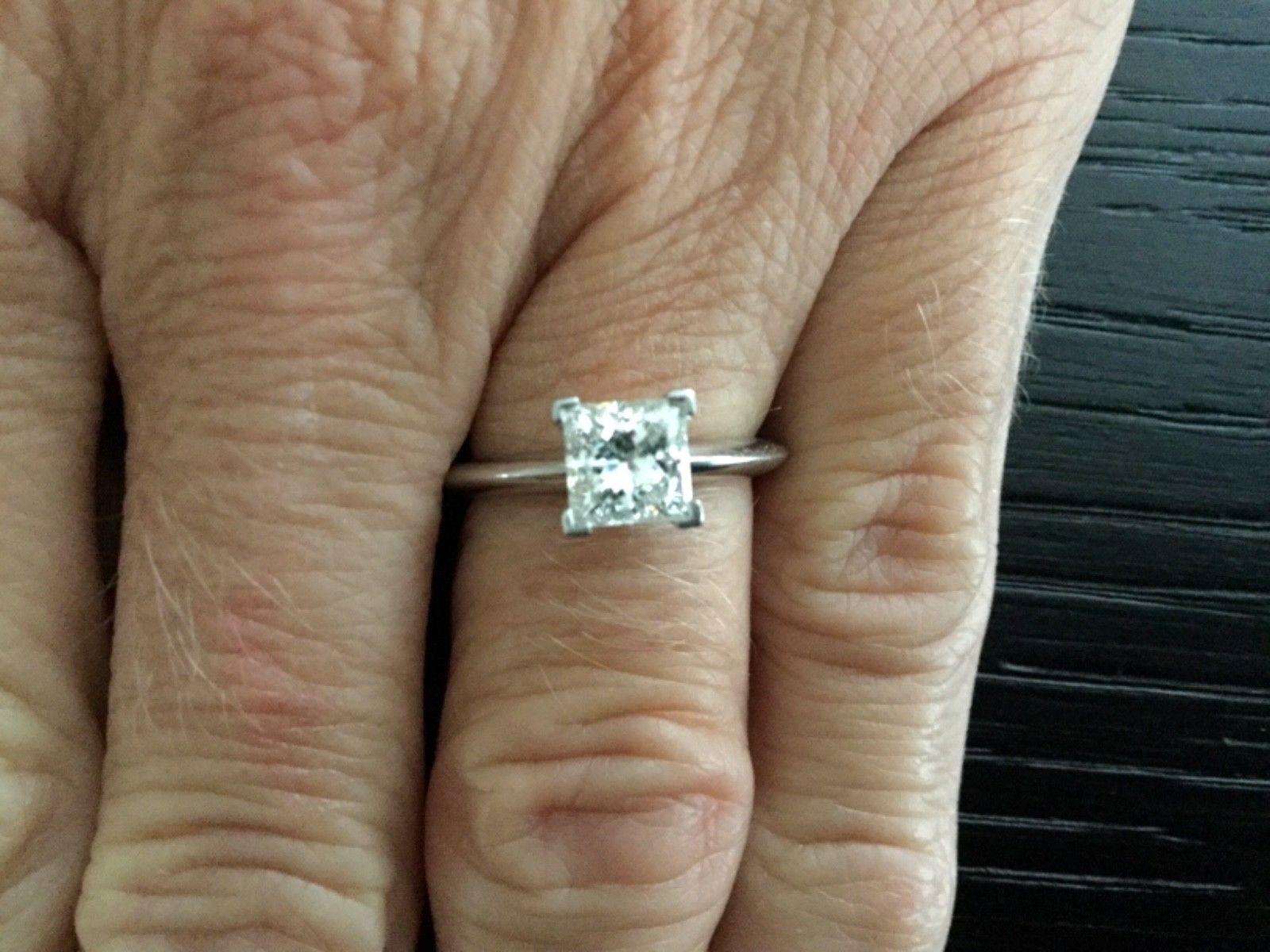 Tiffany & Co. Platinum and Diamond Princess Cut Engagement Ring 1.07 Carat F VS1 im Zustand „Hervorragend“ in Middletown, DE