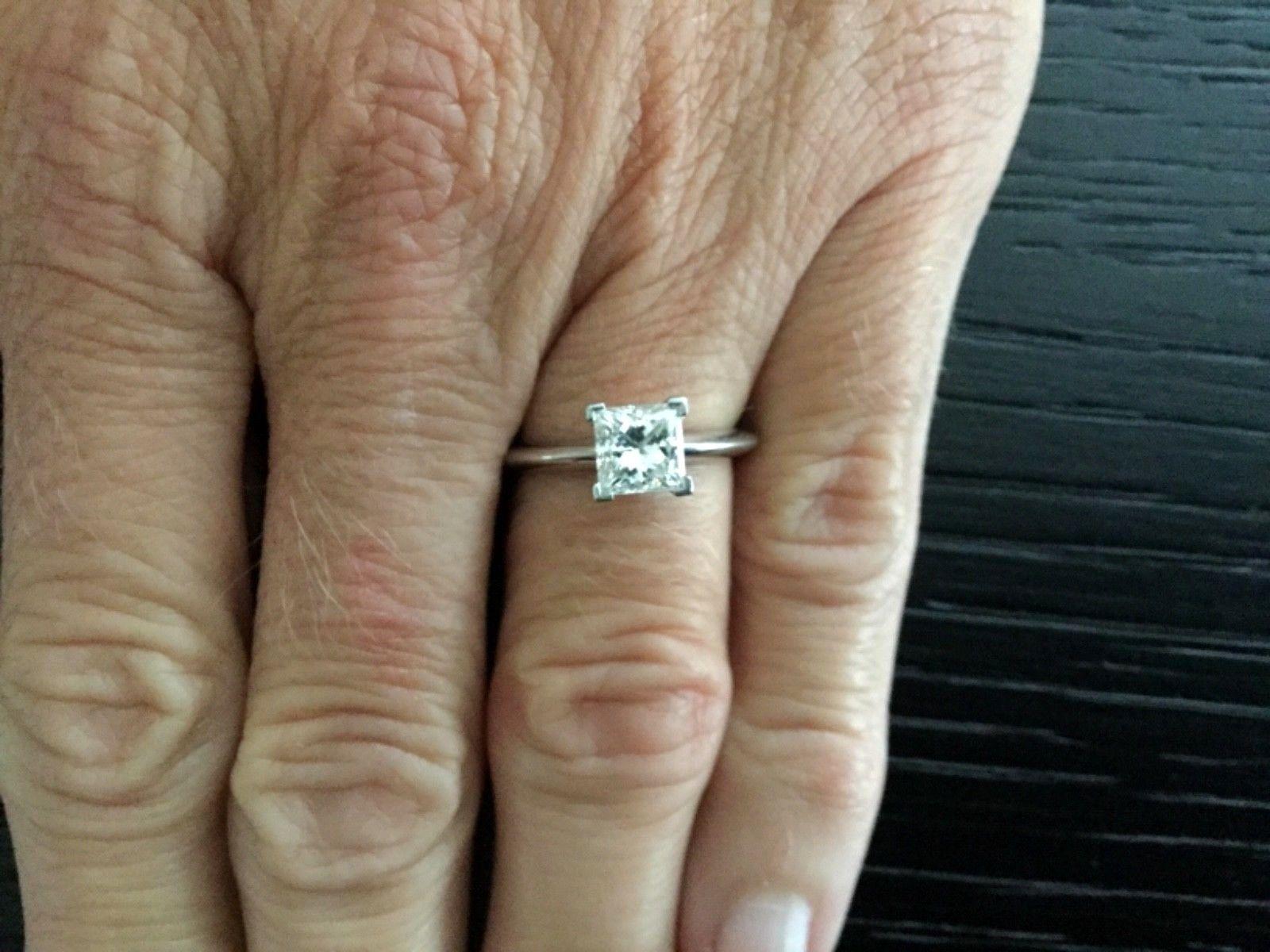 Tiffany & Co. Platinum and Diamond Princess Cut Engagement Ring 1.07 Carat F VS1 Damen