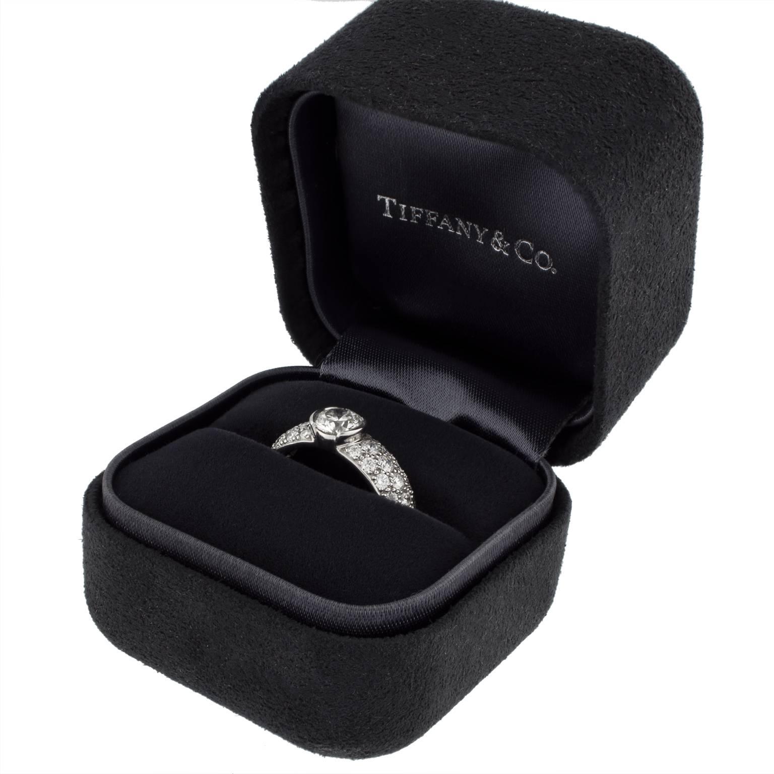 Tiffany & Co. Platinum and Diamond Ring In Excellent Condition In Madrid, ES