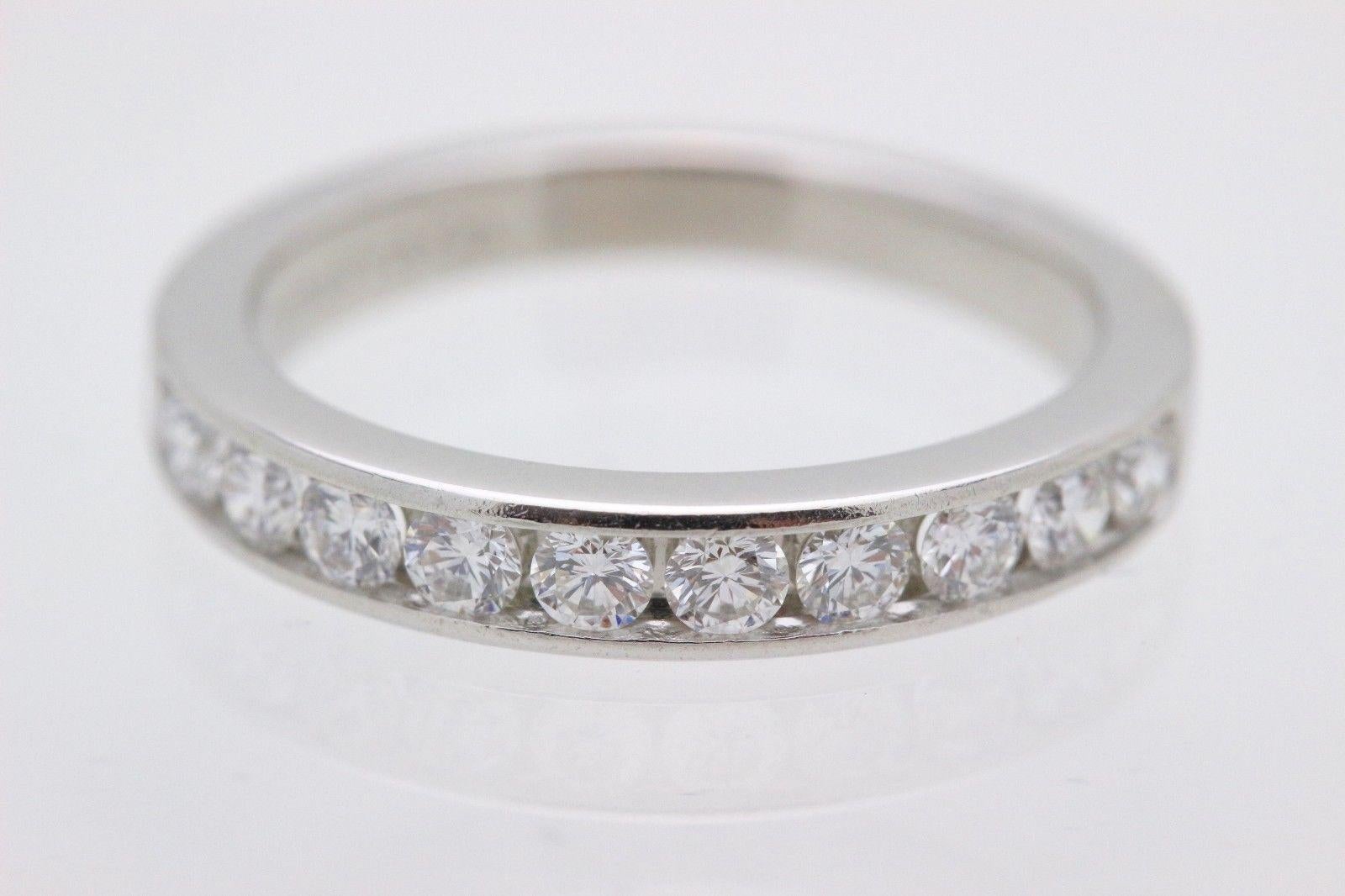 Tiffany & Co. Platin und Diamant-Hochzeitsring 2,5 MM im Zustand „Hervorragend“ im Angebot in San Diego, CA