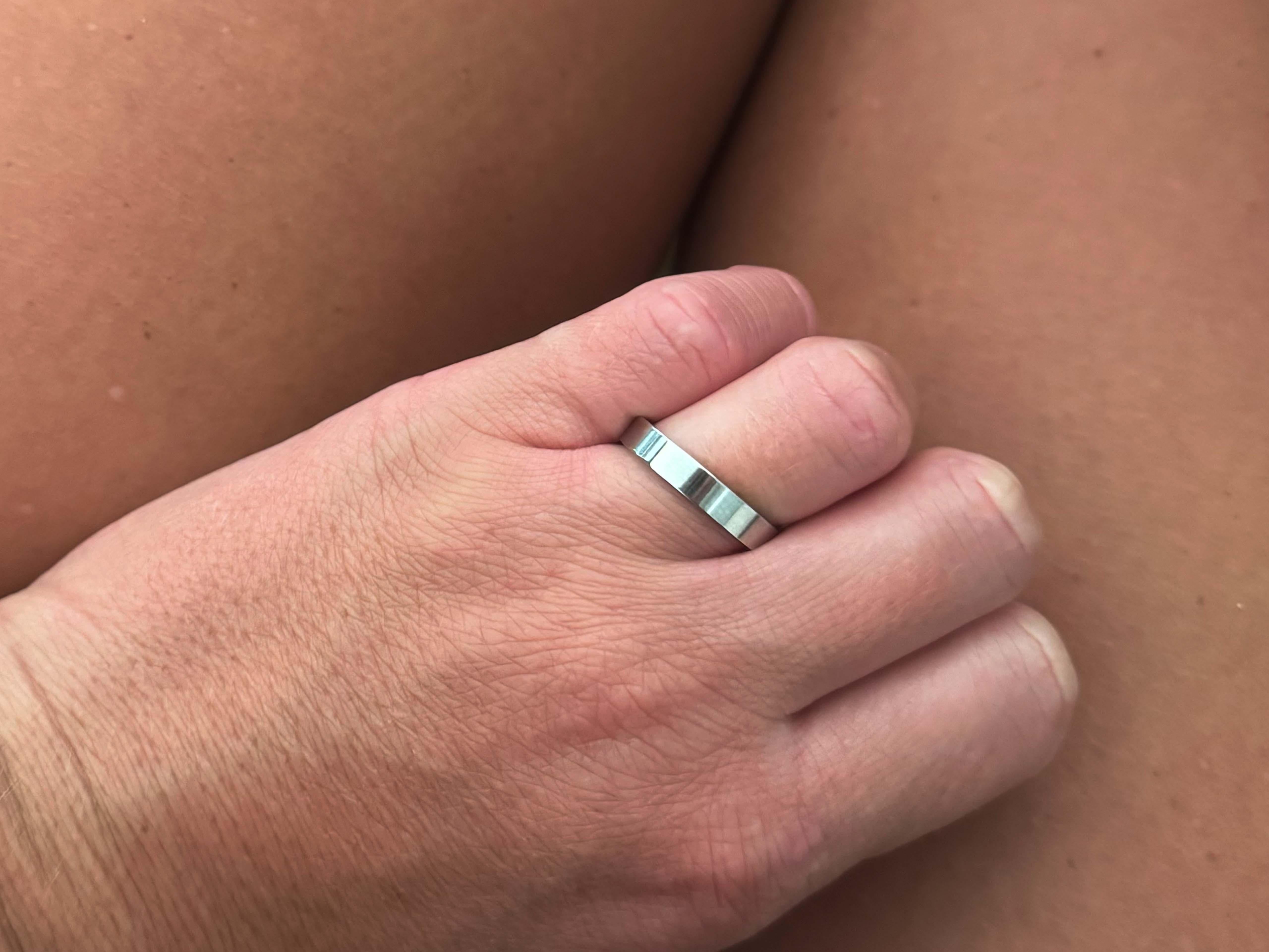 Item Specifications:

Brand: Tiffany & Co.

Metal: Platinum 950

Ring Width: 4 mm

Ring Thickness: ~1.55 mm

Ring Size: 7.75

Total Weight: 7.7 Grams

Stamped: 