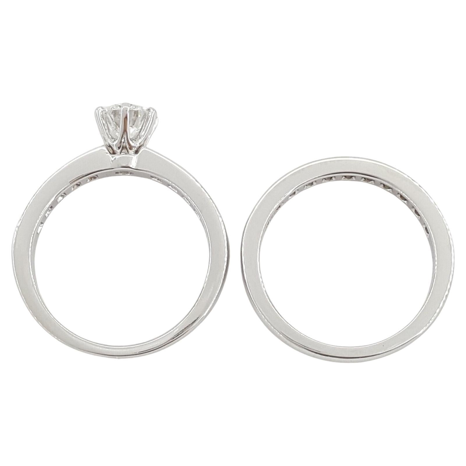  Tiffany & Co, ensemble bague de fiançailles et anneau en platine avec diamants sertis en bande Excellent état - En vente à Rome, IT