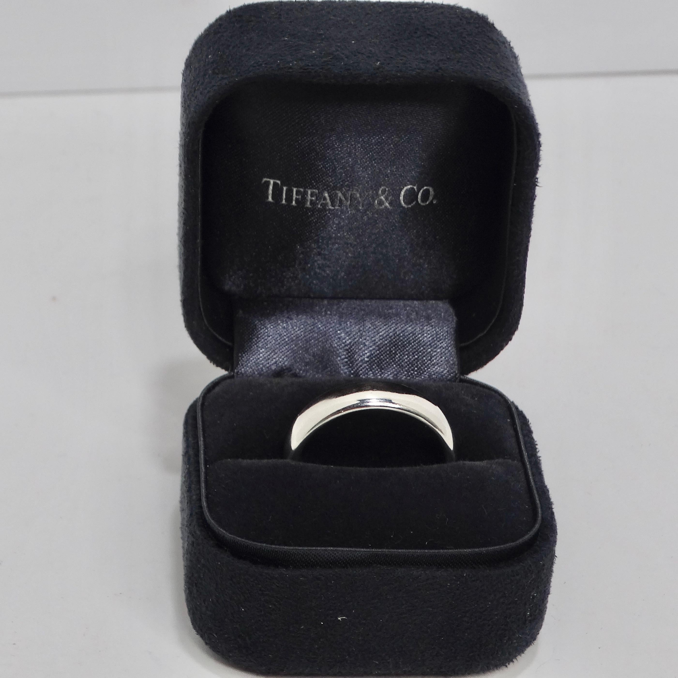 Tiffany & Co Platinum Cigar Bend Ring (bague en forme de cigare en platine) Bon état - En vente à Scottsdale, AZ