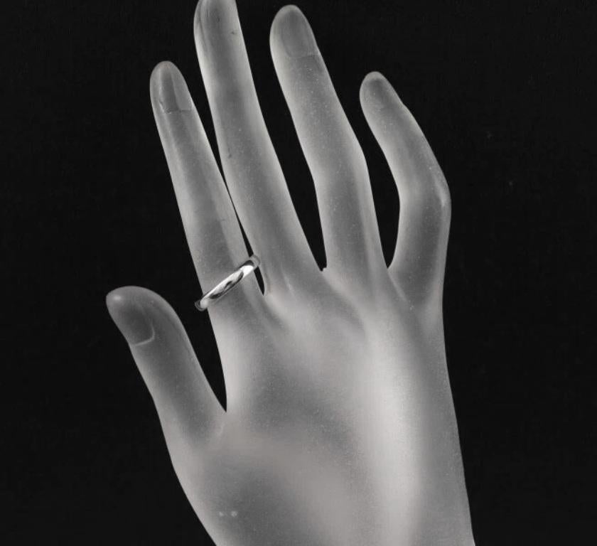 TIFFANY & Co. Anneau de mariage en platine à ajustement confortable 10 en vente 1