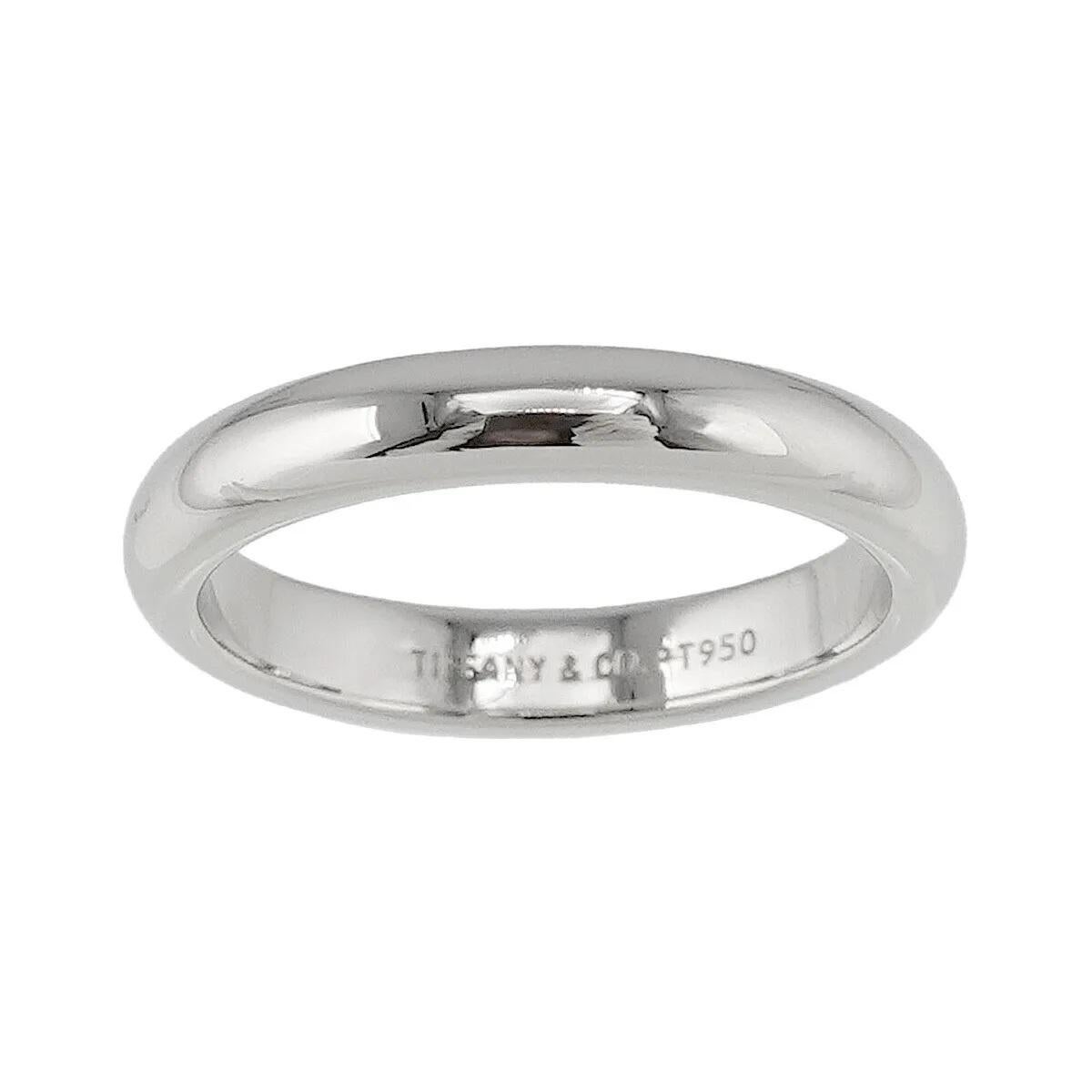 Tiffany & Co. Platinum Comfort Fit Wedding Band Ring 7 In Excellent Condition For Sale In Los Angeles, CA