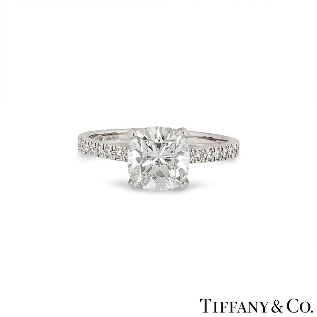 Taille coussin Tiffany & Co. Bague Novo en platine avec diamant taille coussin de 2,22 carats G/VVS1 en vente