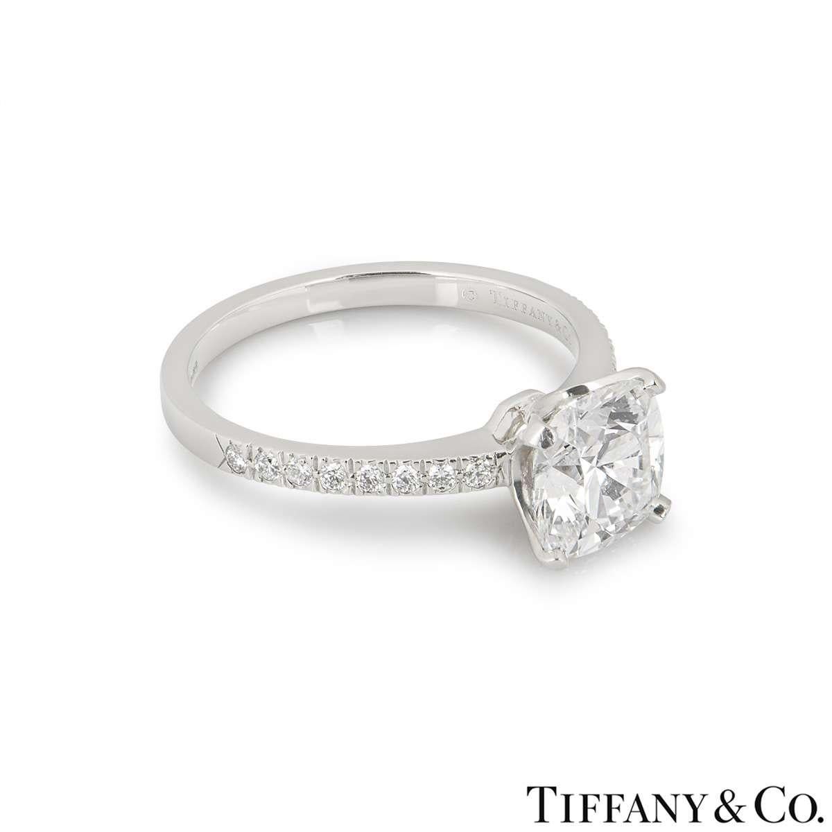 Tiffany & Co. Bague Novo en platine avec diamant taille coussin de 2,22 carats G/VVS1 Excellent état - En vente à London, GB