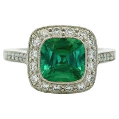 Tiffany & Co. Anello in platino con tormalina verde certificata GIA e taglio a cuscino