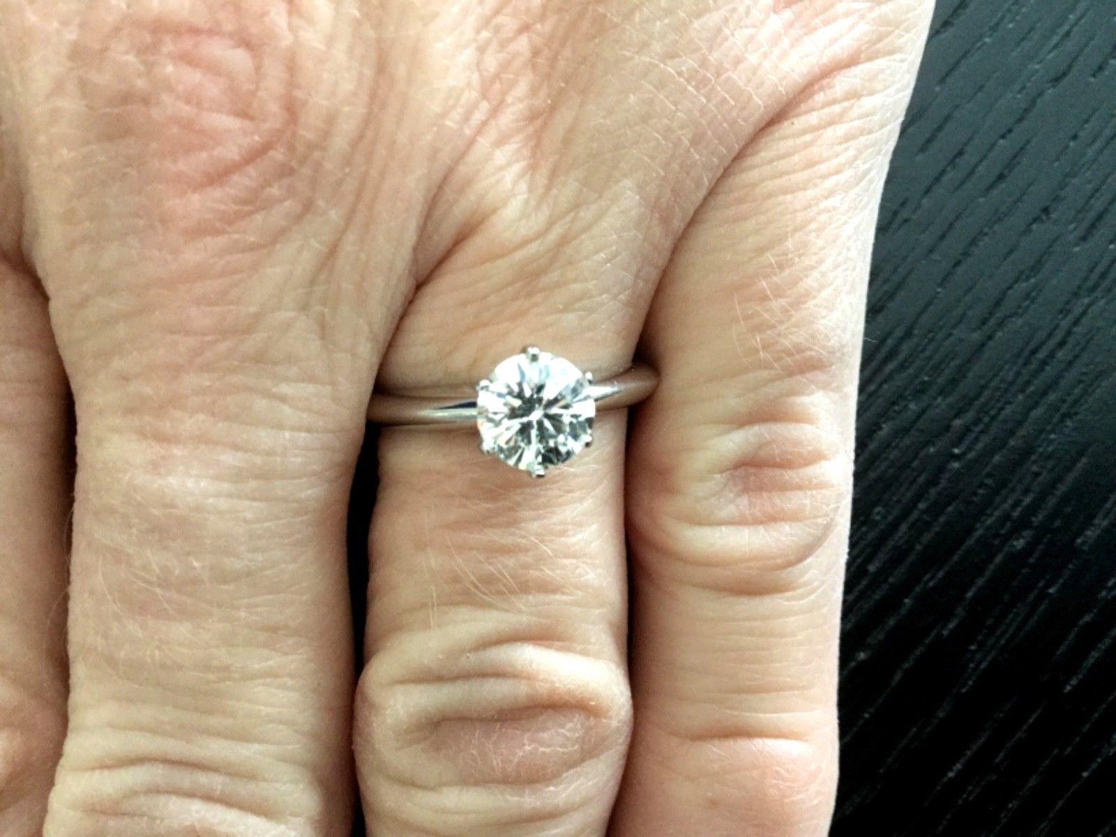 Tiffany & Co. Platinum Diamond 1.08 Carat Round Engagement Ring H VS2 In Excellent Condition In Middletown, DE