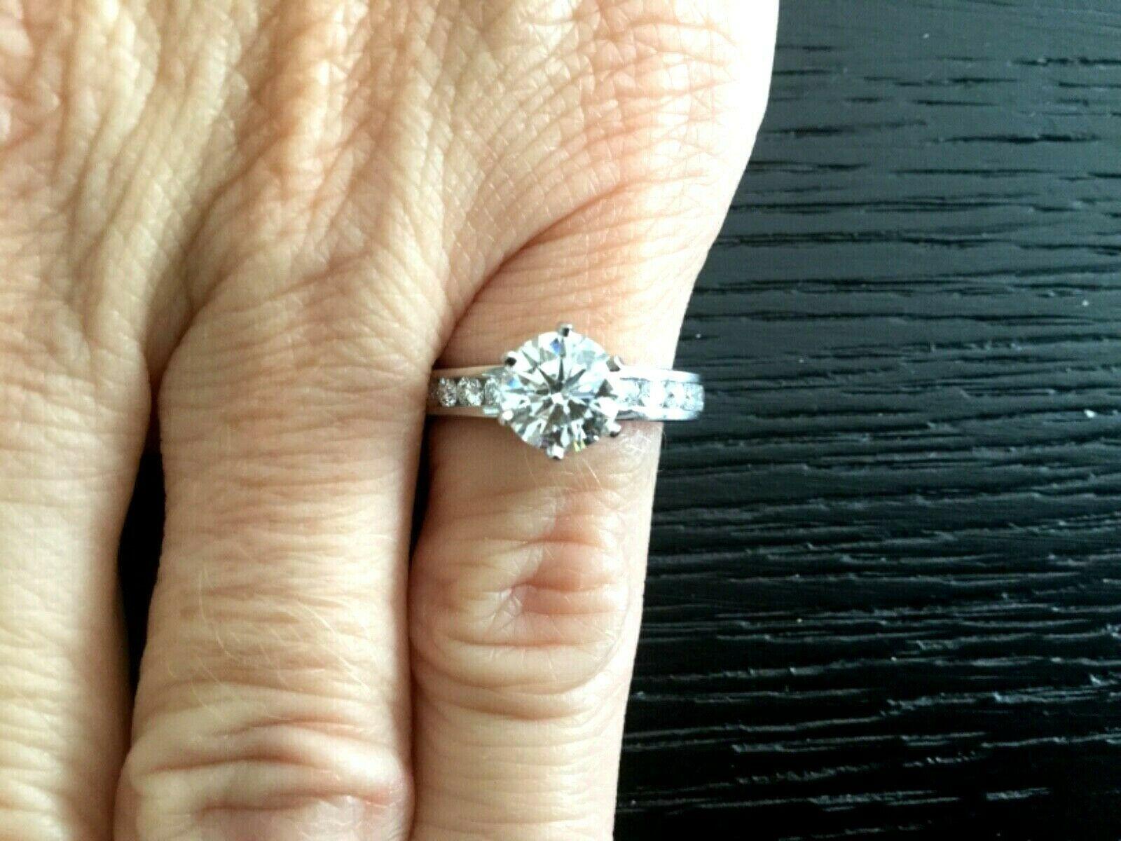 Tiffany & Co. Platinum Diamond 1.17 Carat Round Engagement Ring G VS2 In Excellent Condition In Middletown, DE