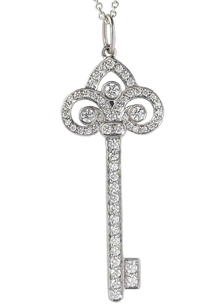 Taille ronde TIFFANY & Co. Collier à pendentif Fleur de Lis en platine et diamant de 1,5