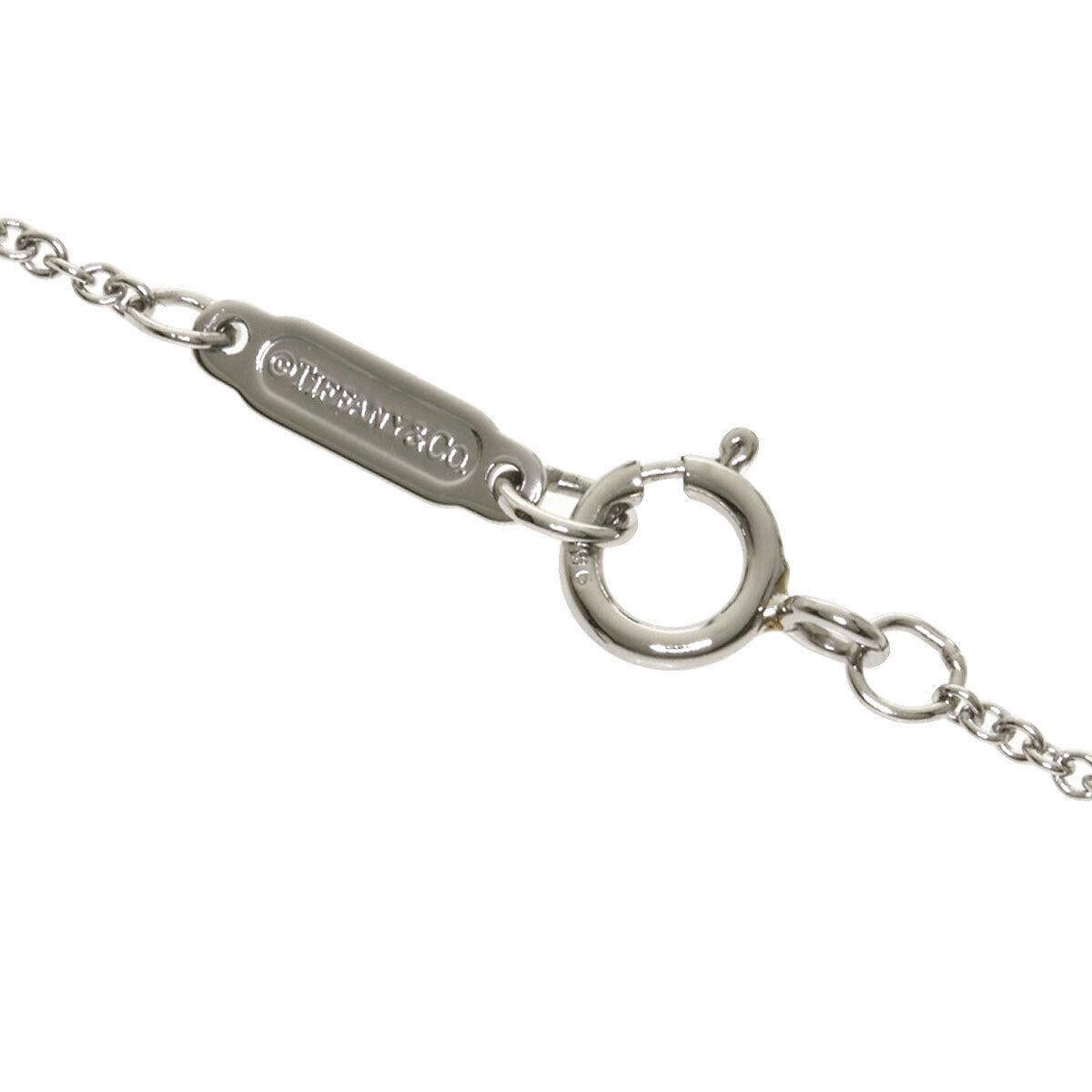 TIFFANY & Co. Collier à pendentif Fleur de Lis en platine et diamant de 1,5