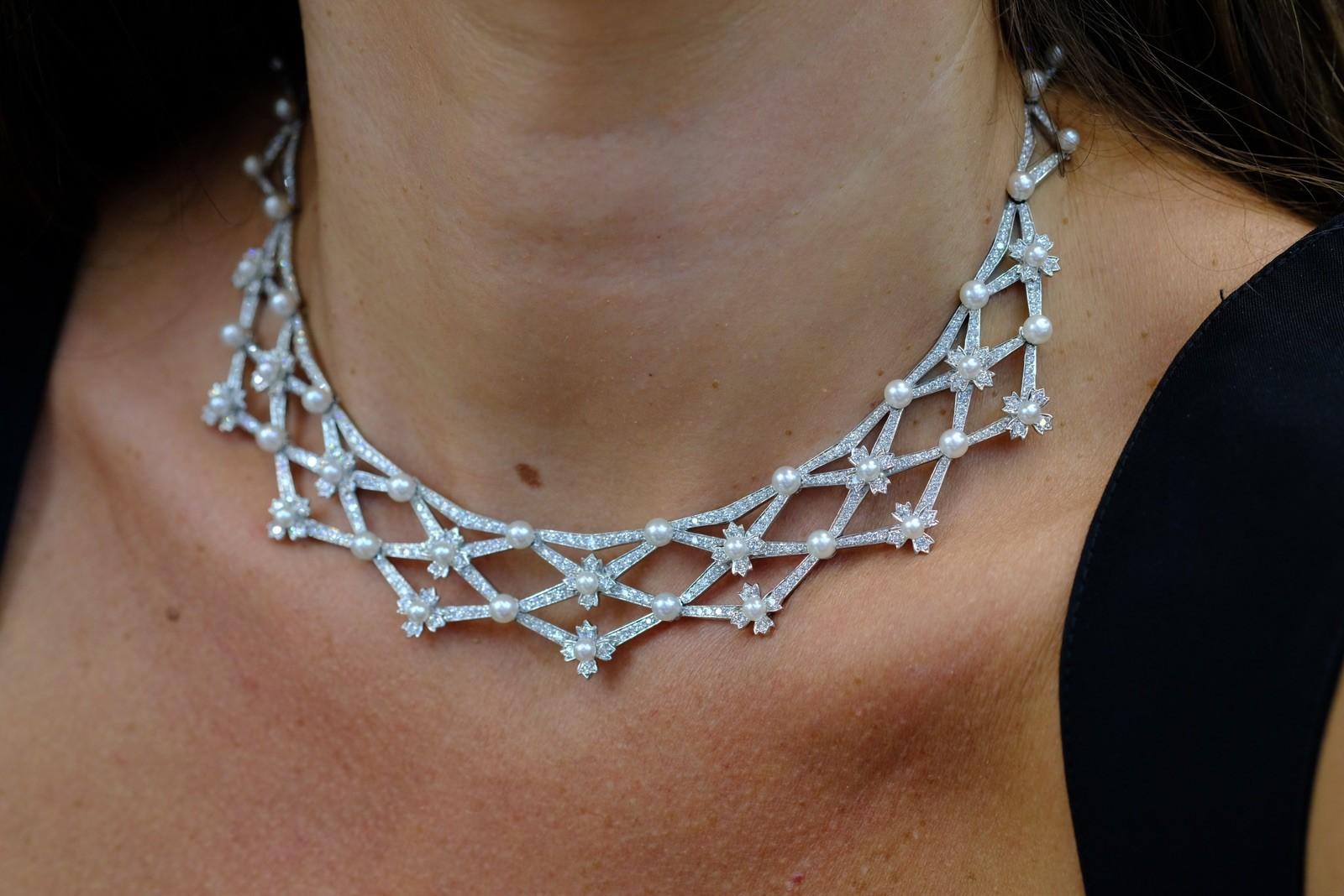 Donna Tiffany & Co. Collana con pettorina in platino con diamanti e perle in vendita