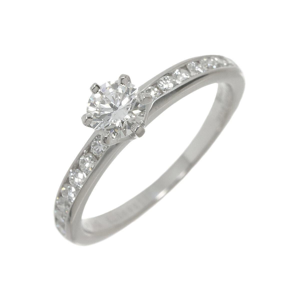 TIFFANY & Co. Anillo de compromiso de diamantes en platino .43ct 4.5

Metal: Platino
Tamaño: 4.5
Peso: 4.20 gramos
Diamante central: Un diamante brillante redondo, peso total en quilates 0,43, color H, claridad VS2
Diamantes laterales: 14 diamantes