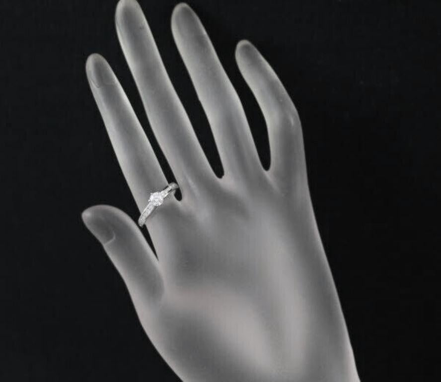 TIFFANY & Co. Anillo de compromiso de diamantes en platino .43ct 4.5 en Excelente estado para la venta en Los Angeles, CA