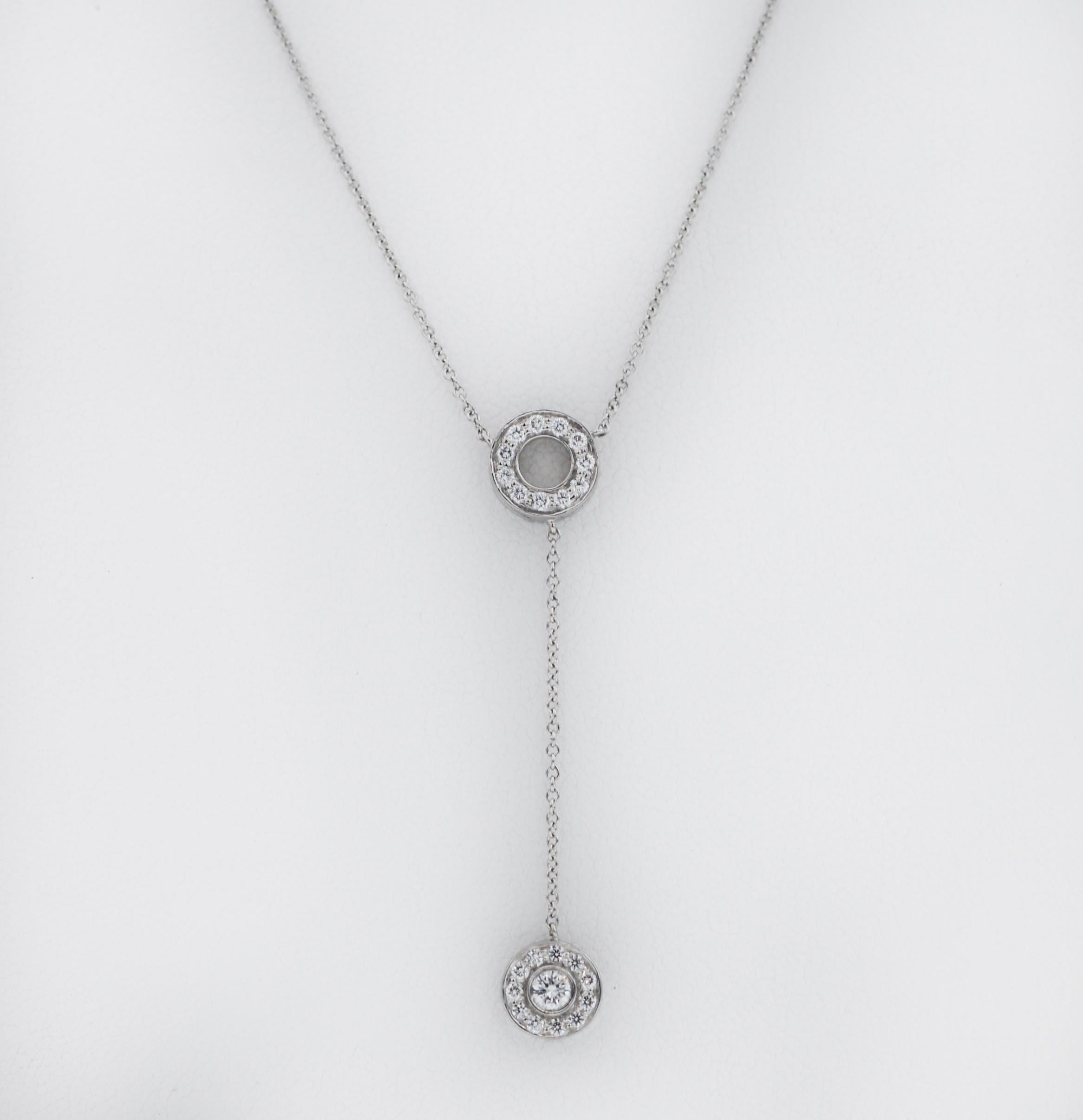 Tiffany & Co.
Platine (PT950)
Collection Collectional
Pendentif de type Lariat
Circlet reliant le pendentif Approx. 9mm de diamètre
Pendentif Circlet Drop Approx. 8mm de diamètre
Chaîne de 16