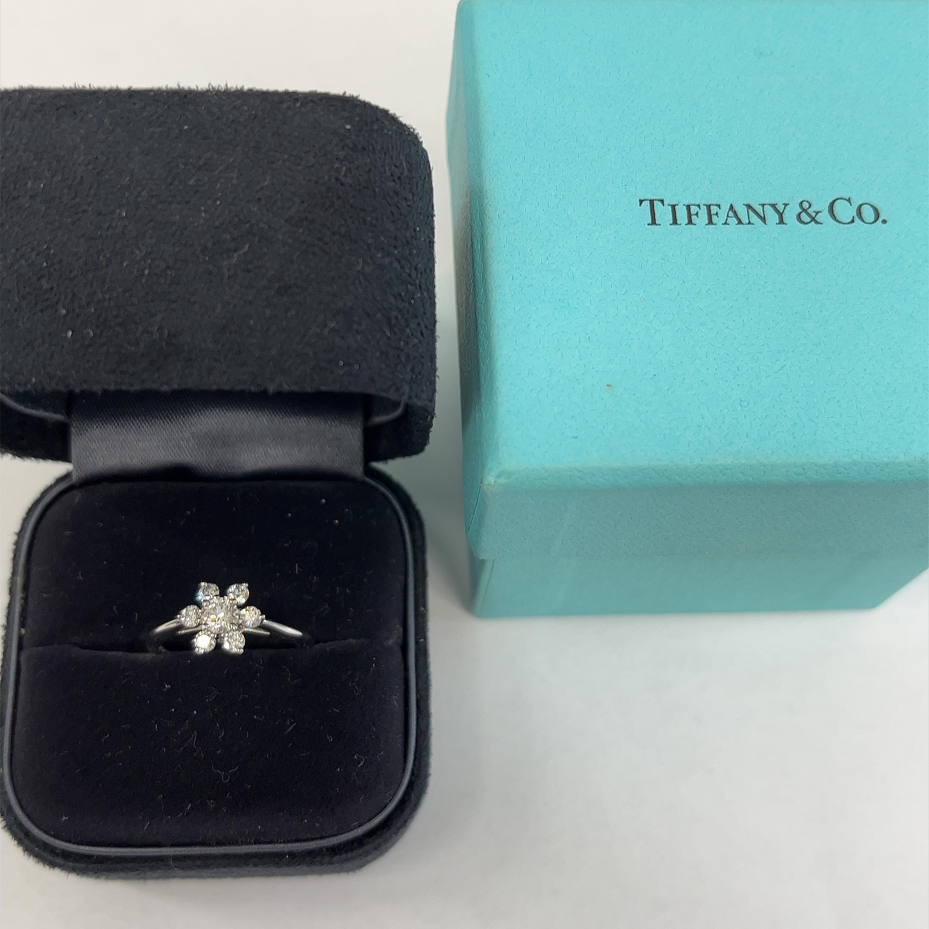 Tiffany & Co Platinum Diamond Cluster Ring set with 7 Round Diamonds 0.45ct/G/VS For Sale 2