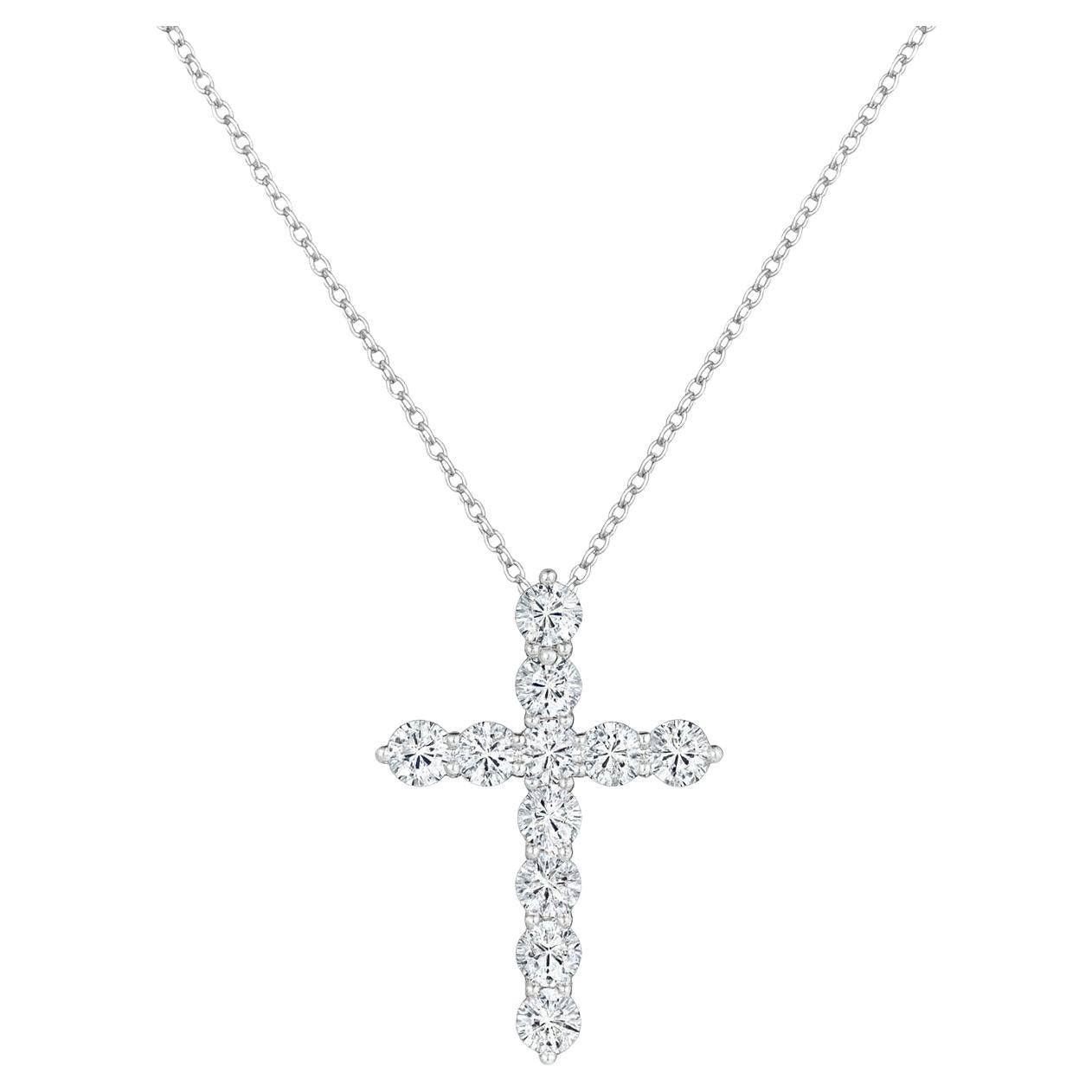 Tiffany & Co. Collana con croce di diamanti in platino

Un pezzo lussuoso e senza tempo di Tiffany & Co. con un sorprendente ciondolo a forma di croce finemente realizzato in platino (PT950). Il pendente è splendidamente incastonato con diamanti