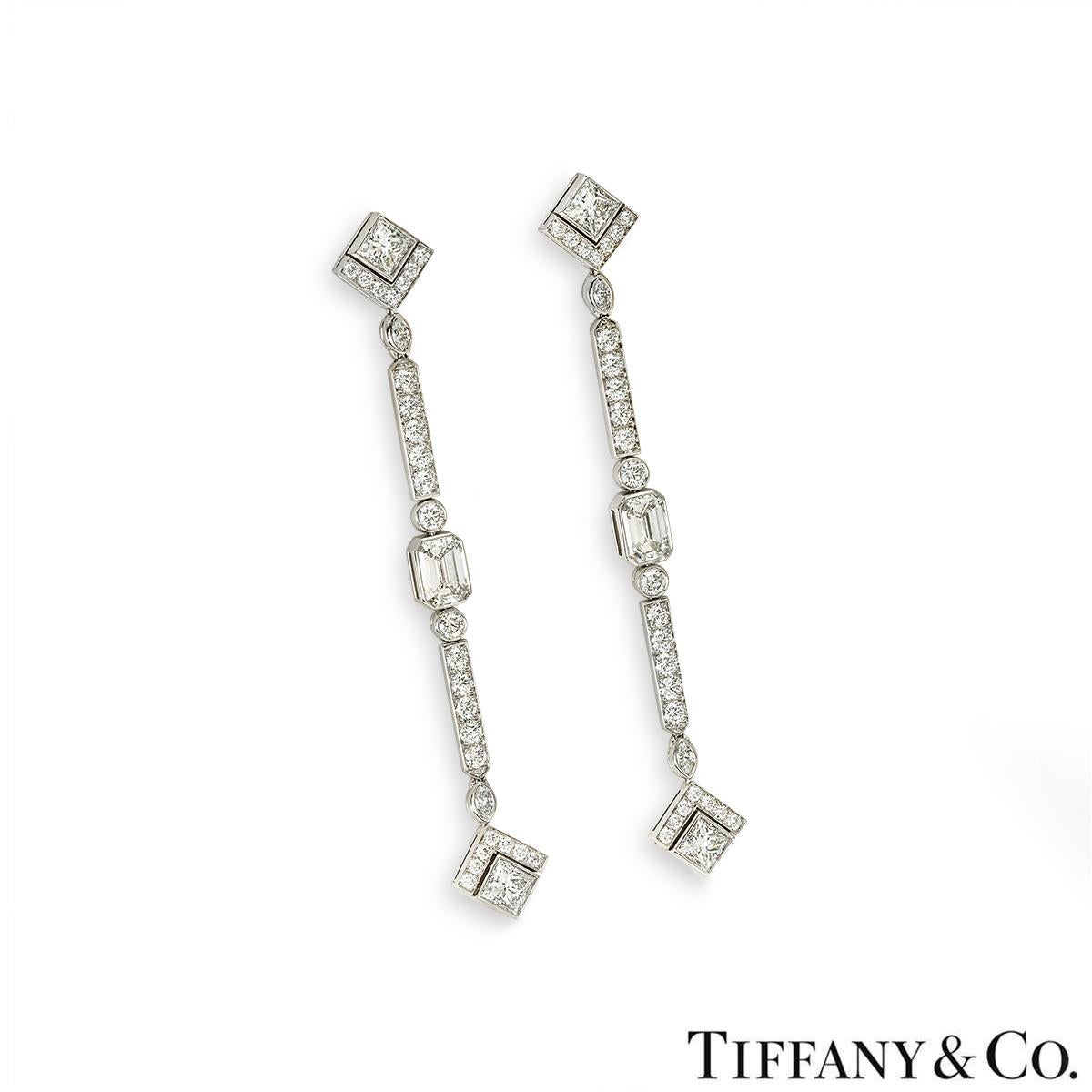 Taille ronde Tiffany & Co. Boucles d'oreilles pendantes en platine et diamant en vente