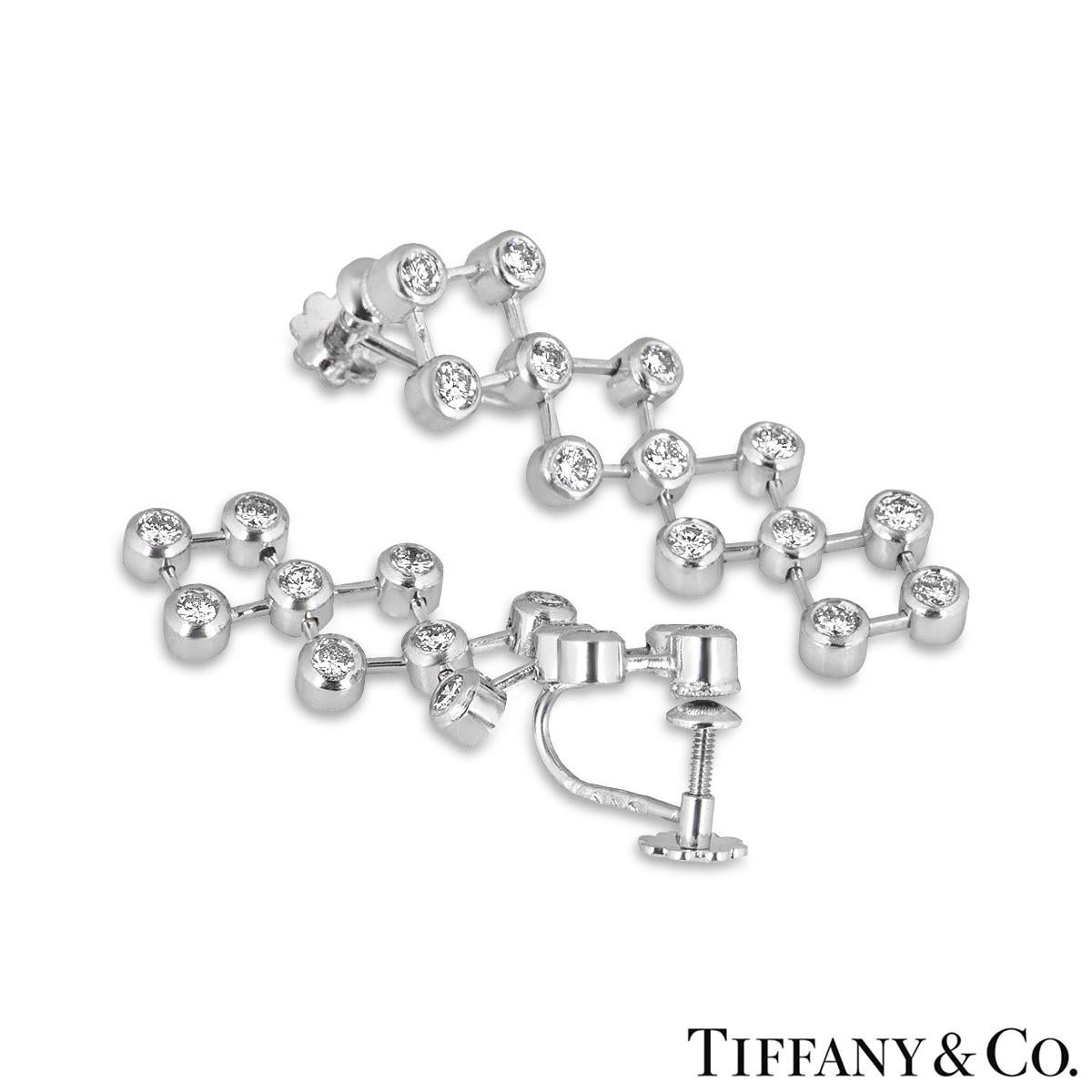 Tiffany & Co. Boucles d'oreilles pendantes en platine et diamant Excellent état - En vente à London, GB