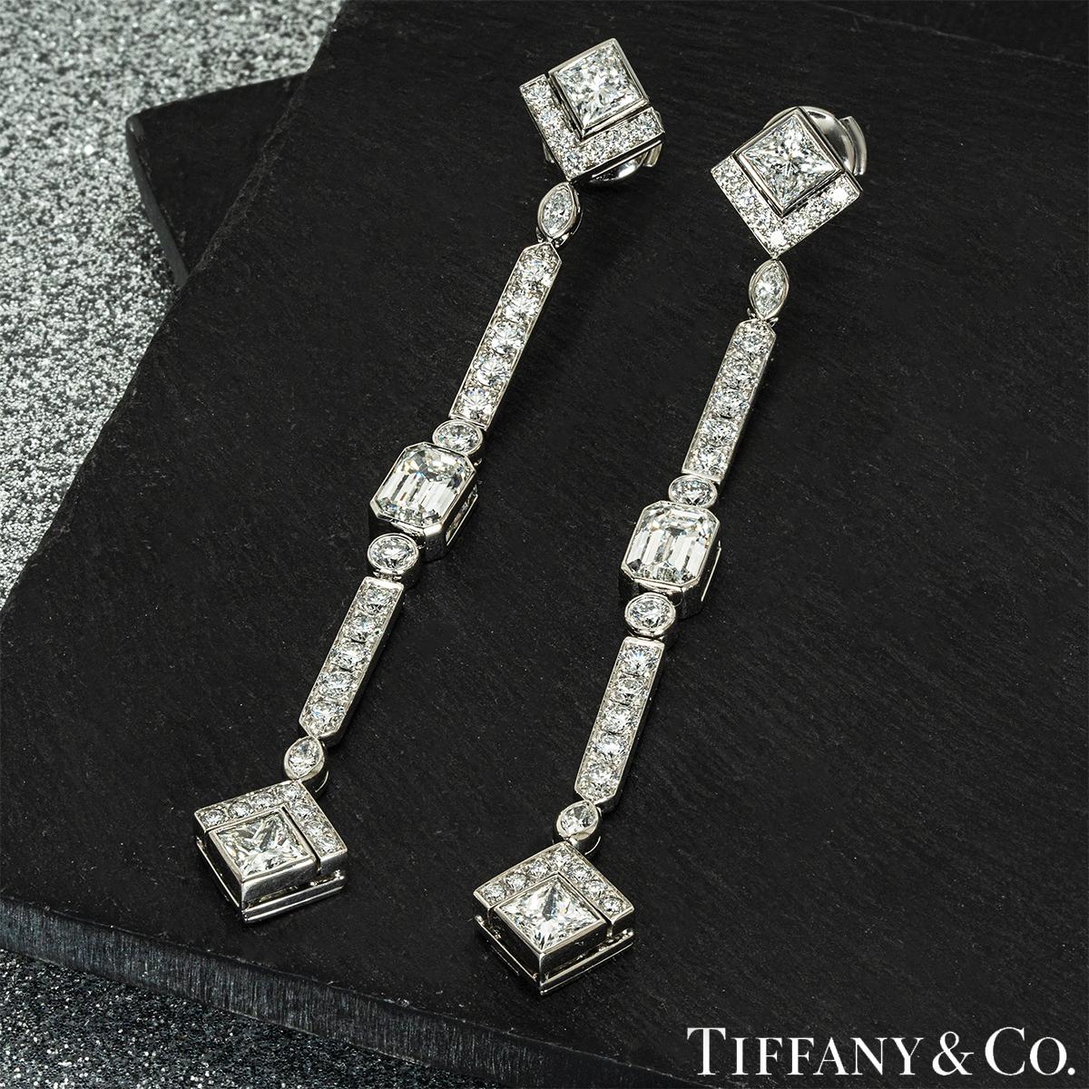Tiffany & Co. Boucles d'oreilles pendantes en platine et diamant en vente 1
