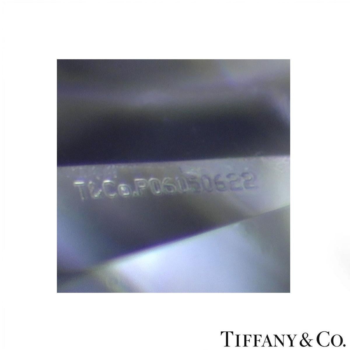 Tiffany & Co. Boucles d'oreilles pendantes en platine et diamant en vente 4