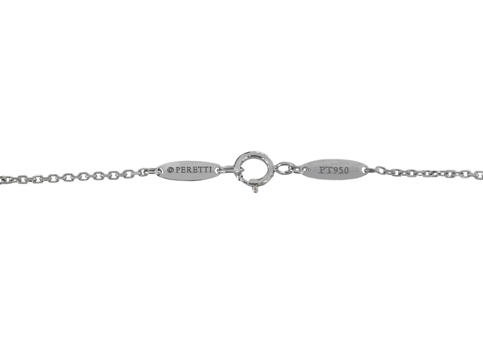 Único Vintage, Tiffany & Co. Collar de la Cruz. Se trata de una pieza Vintage muy rara.
*Estado impecable 

-Platino 
-Dimensión: 13,5x17mm 
-Diamante: 11 diamantes blancos redondos talla brillante, 0,20ct
-Color: Aproximado E-F 
-Claridad: