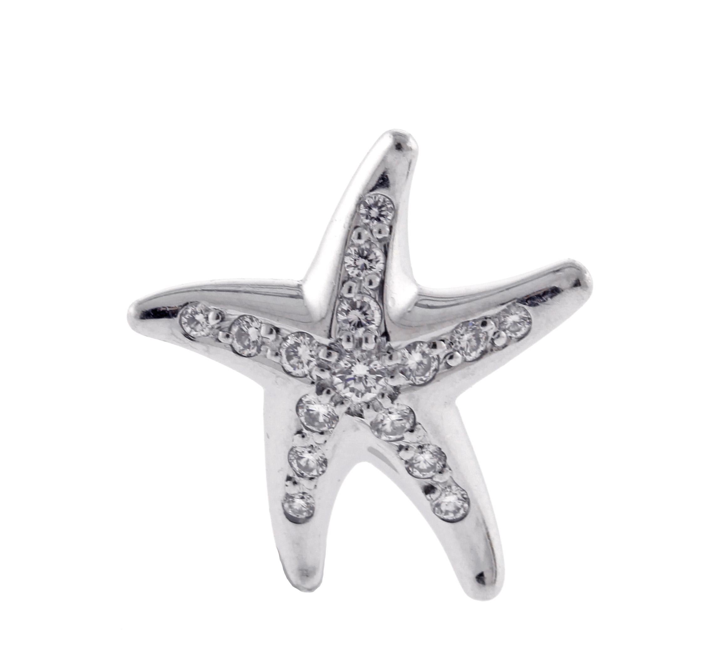 Erfreuen Sie sich an der zeitlosen Eleganz dieser Platin-Tiffany-Diamant-Elsa-Peretti-Seestern-Ohrringe. Diese exquisiten Ohrringe, die die Essenz des Ozeans einfangen sollen, sind mit Brillanten besetzt und verleihen jedem Outfit einen Hauch von