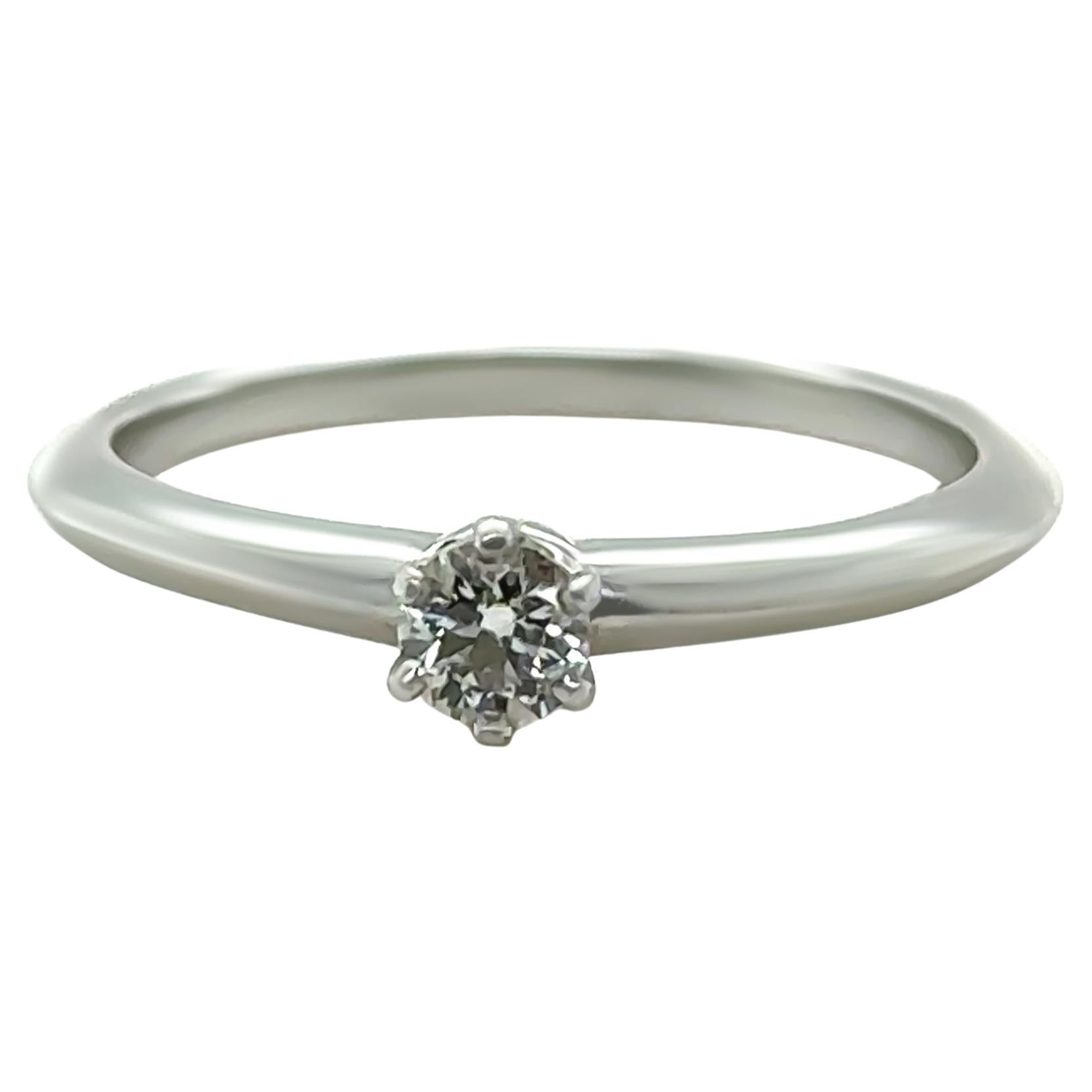 Tiffany 
Co. Anillo de compromiso de diamantes en platino 0,18ct 3,6g en venta