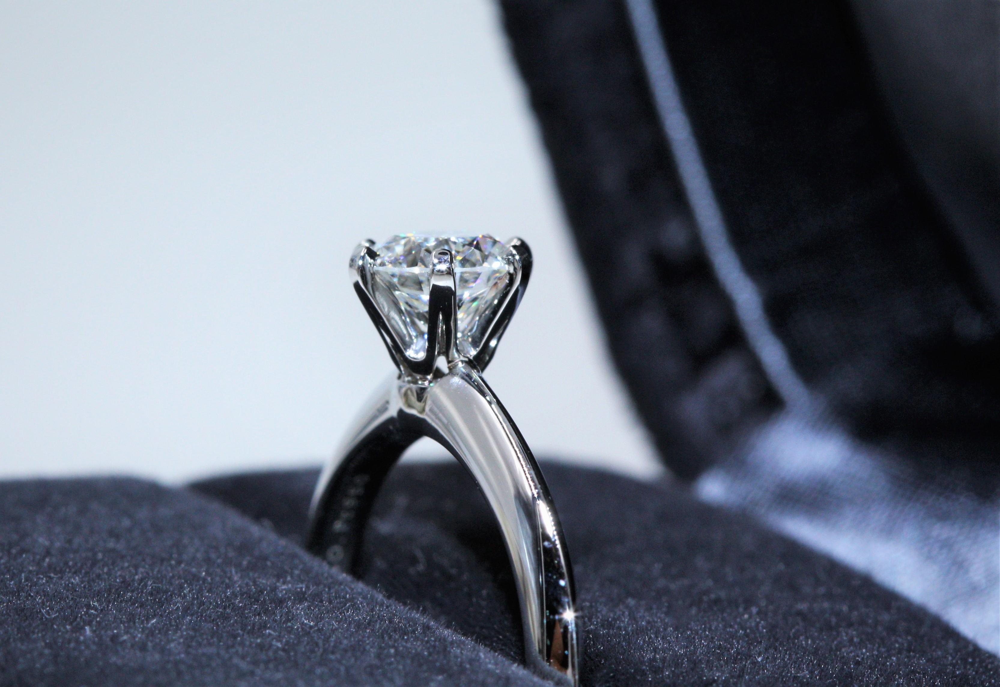 Round Cut Tiffany & Co. Platinum Diamond Engagement Ring 0.83 Carat, SI1, H For Sale