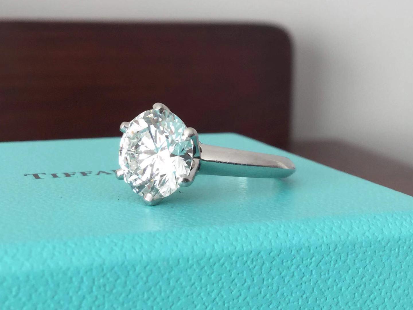 Tiffany & Co. Platinum Diamond Engagement Ring 3.22 Carat, VS1, E (Rundschliff) im Angebot