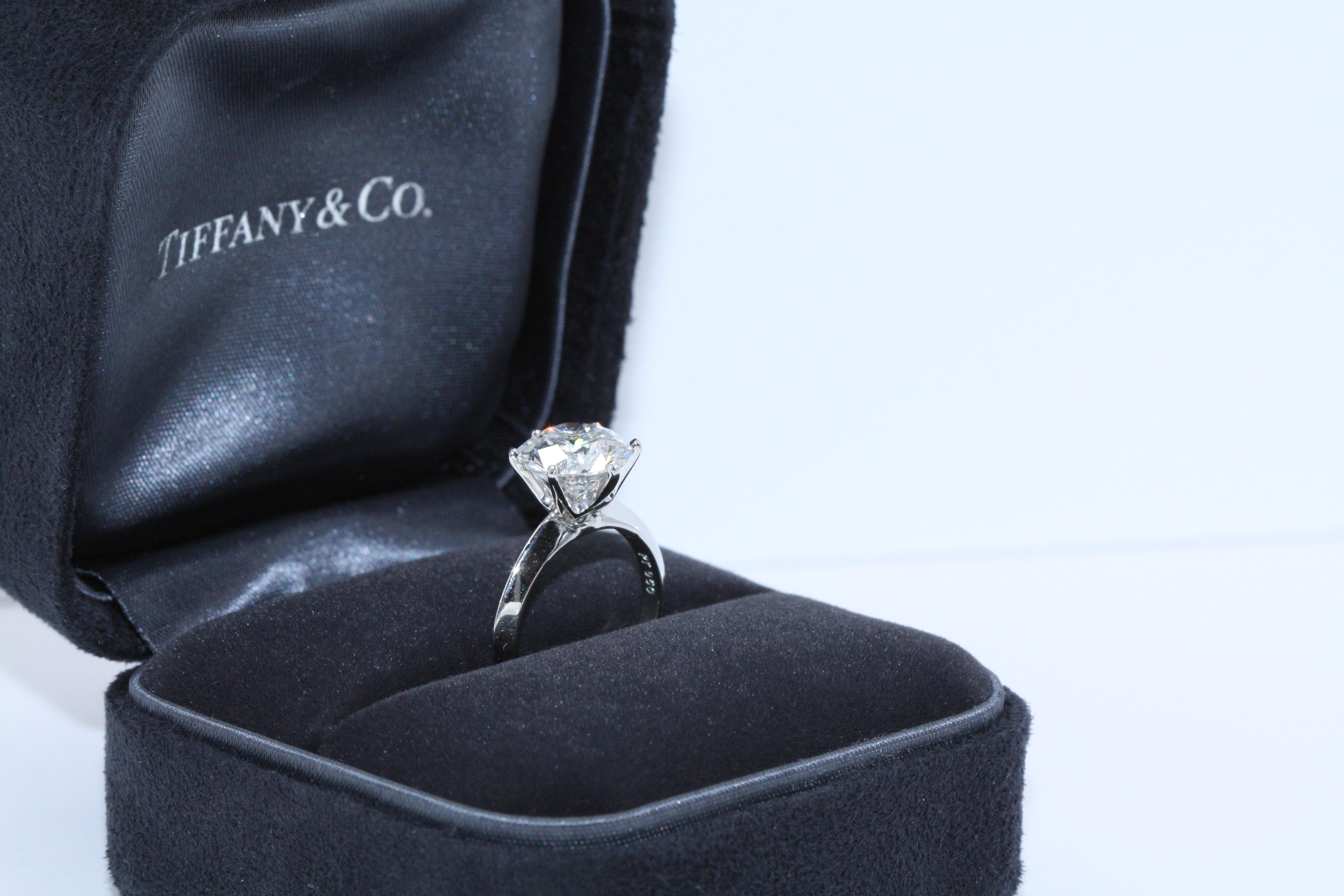 Tiffany & Co. Platinum Diamond Engagement Ring 3.22 Carat, VS1, E For Sale 1