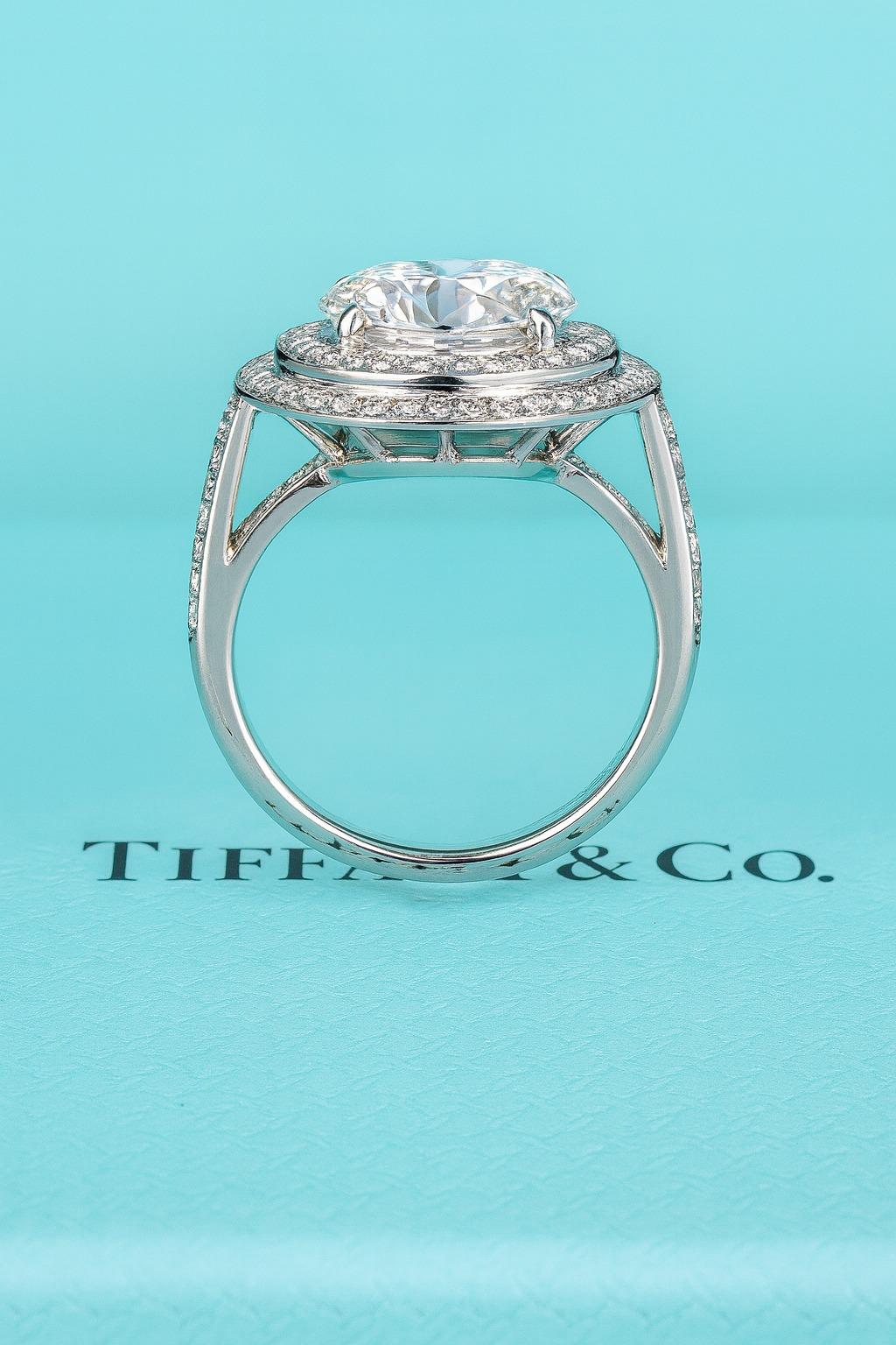 Tiffany & Co. Platinum Diamond Engagement Ring In Excellent Condition For Sale In Chicago, IL