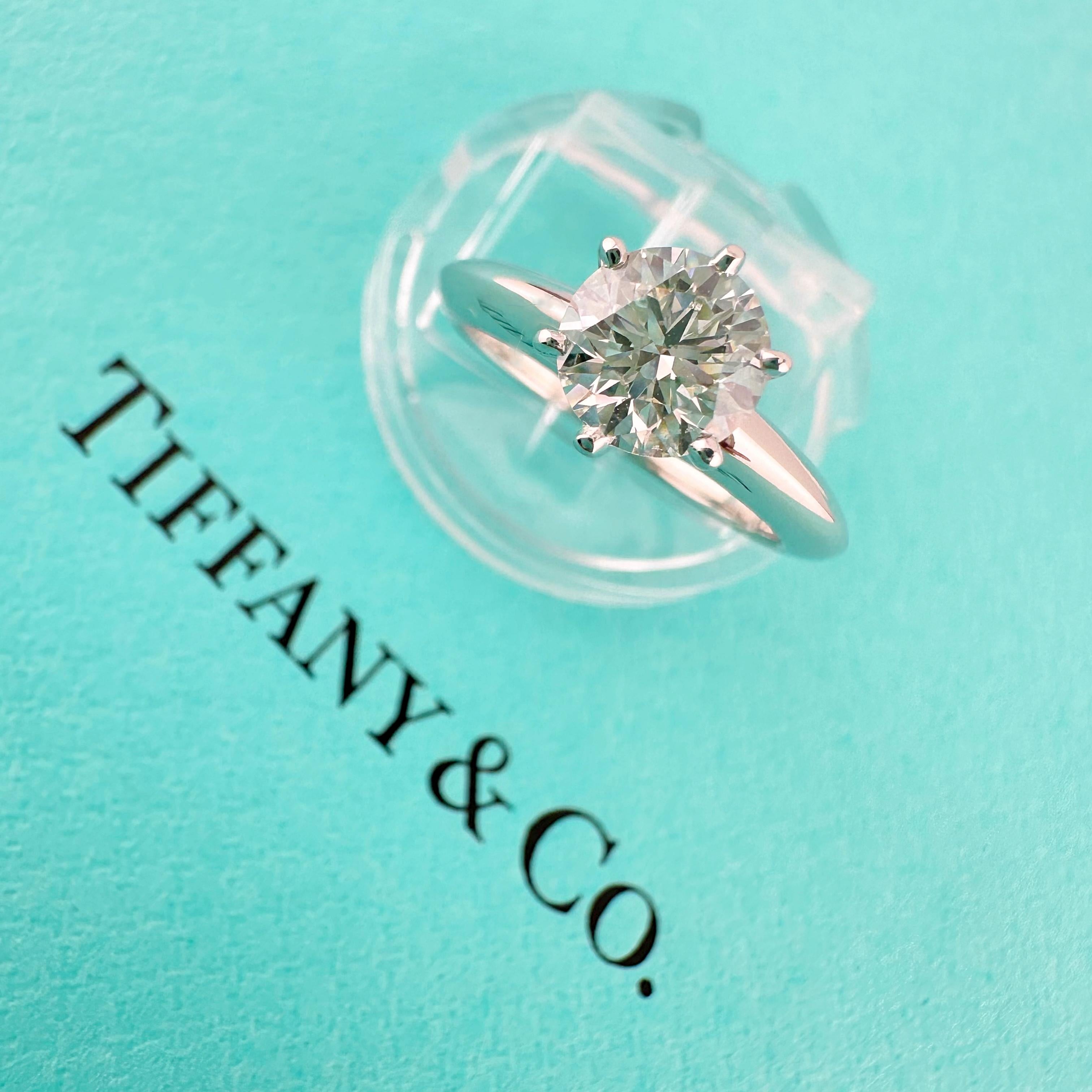 Round Cut Tiffany & Co Platinum Diamond Engagement Ring Solitaire Round 0.83 ct I VS2
