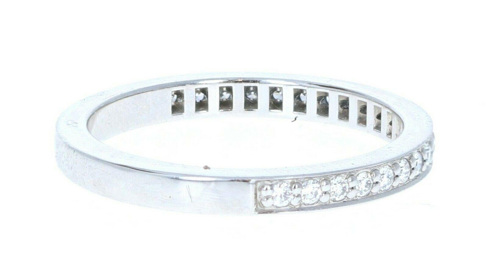 Tiffany & Co Platinum & Diamond Eternity Band 2.2mm Sz 6 

 Beautiful Platinum and diamond eternity band ring 

Very elegant for everyday wear !! 



Size 6

Weight 3.7 grams

WIDTH- 2.2 MM

#2203